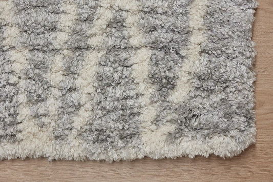 Konya Grey is a Moroccan/Boho inspiration rug. Machine made of Polyester, this shaggy style rugs brings added soften textures. Colours Grey, White and Light Grey. Sizes 160 X 230, 200 X 290, 240 X 340 and 300 X 400. Corner.
