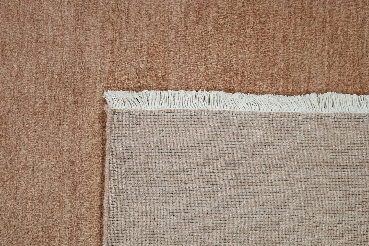 Lori Pearl is a luxurious hand loomed floor rug made of 100% wool. The wool material creates a soft texture and a smooth pile height of 16-18mm. Rich pearl with cream tassels. Sizes 160 X 230, 200 X 290, 240 X 340 and 300 X 400. Fold.