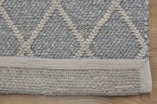 Lounge Silver is a luxurious wool and bamboo silk rug, featuring a modern Scandinavian Diamond Pattern design and textured hand loomed pile. With pile height of 16-18mm. Colour Silver Grey with beige diamond pattern.Sizes 160 X 230, 200 X 290 and 240 X340. Fold.