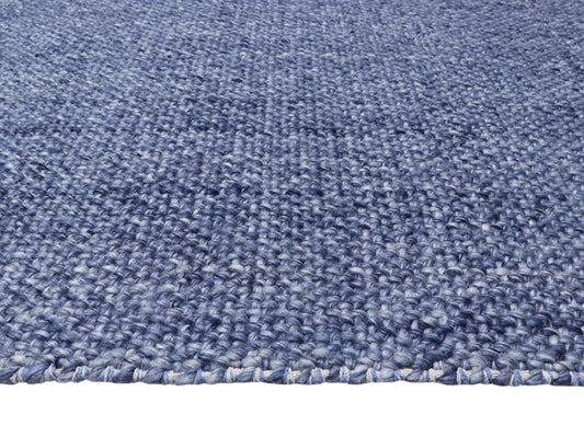 Pacific Navy is a handwoven wool and polyester rug with a low-textured cross weave. It boasts a soft pile height of 7-9mm. Colour Navy blue. Sizes 160 X 230, 200 X 290, 240 X 340 and 300 X 400. Side.