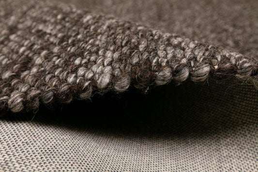 Park Lane Shadow is a contemporary hand woven flatweave rug. Made from 80% New Zealand Wool and 20% polyester for a soft and slightly textured feel. Colour Blackish Grey. Sizes 155 X 225, 200 X 290, 240 X 320 and 300 X 400. Side