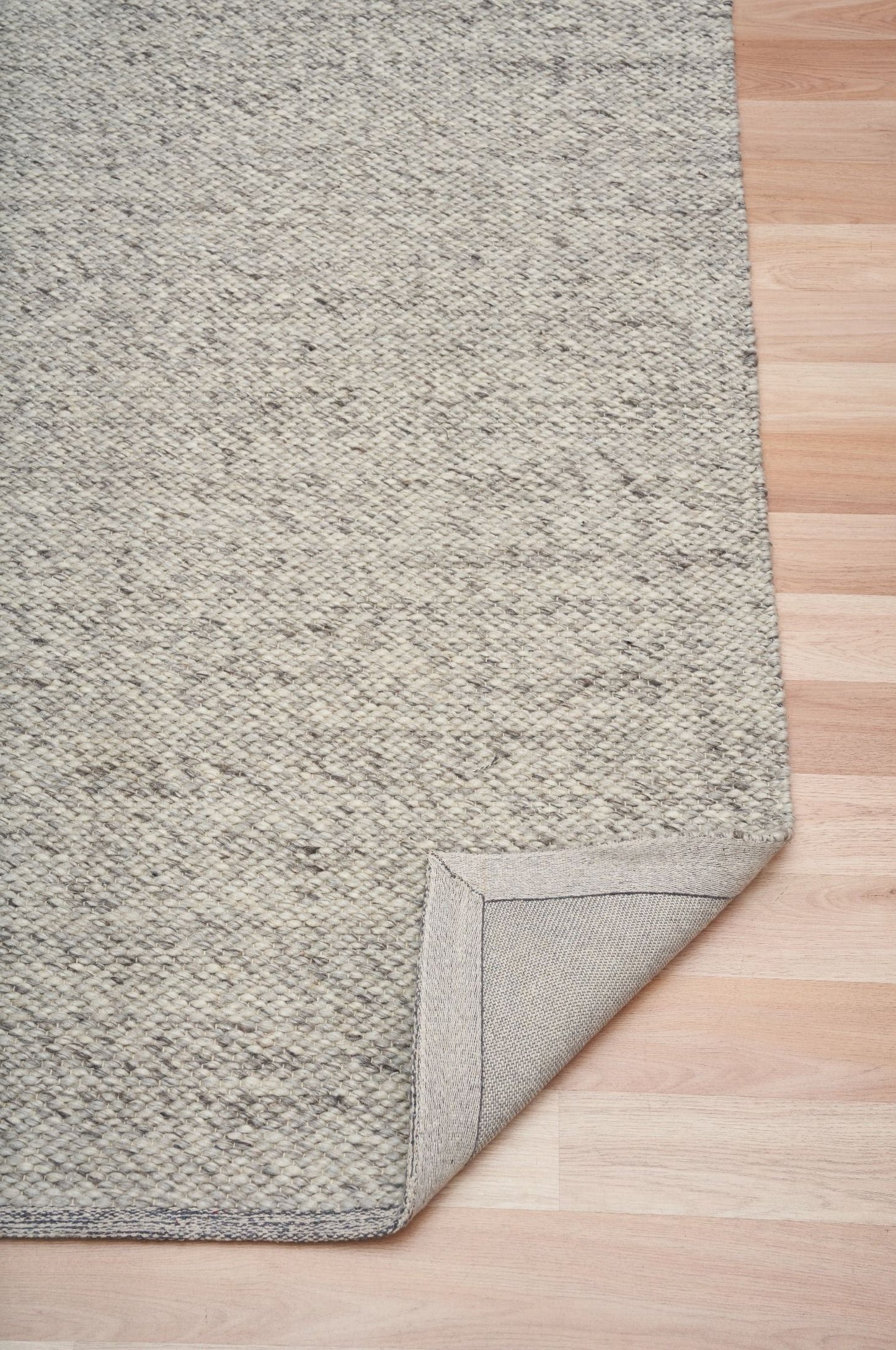 Park Lane Smoke is a contemporary hand woven flatweave rug. Made from 80% New Zealand Wool and 20% polyester for a soft and slightly textured feel. Colour Smokey Grey. Sizes 155 X 225, 200 X 290, 240 X 320 and 300 X 400. Fold.