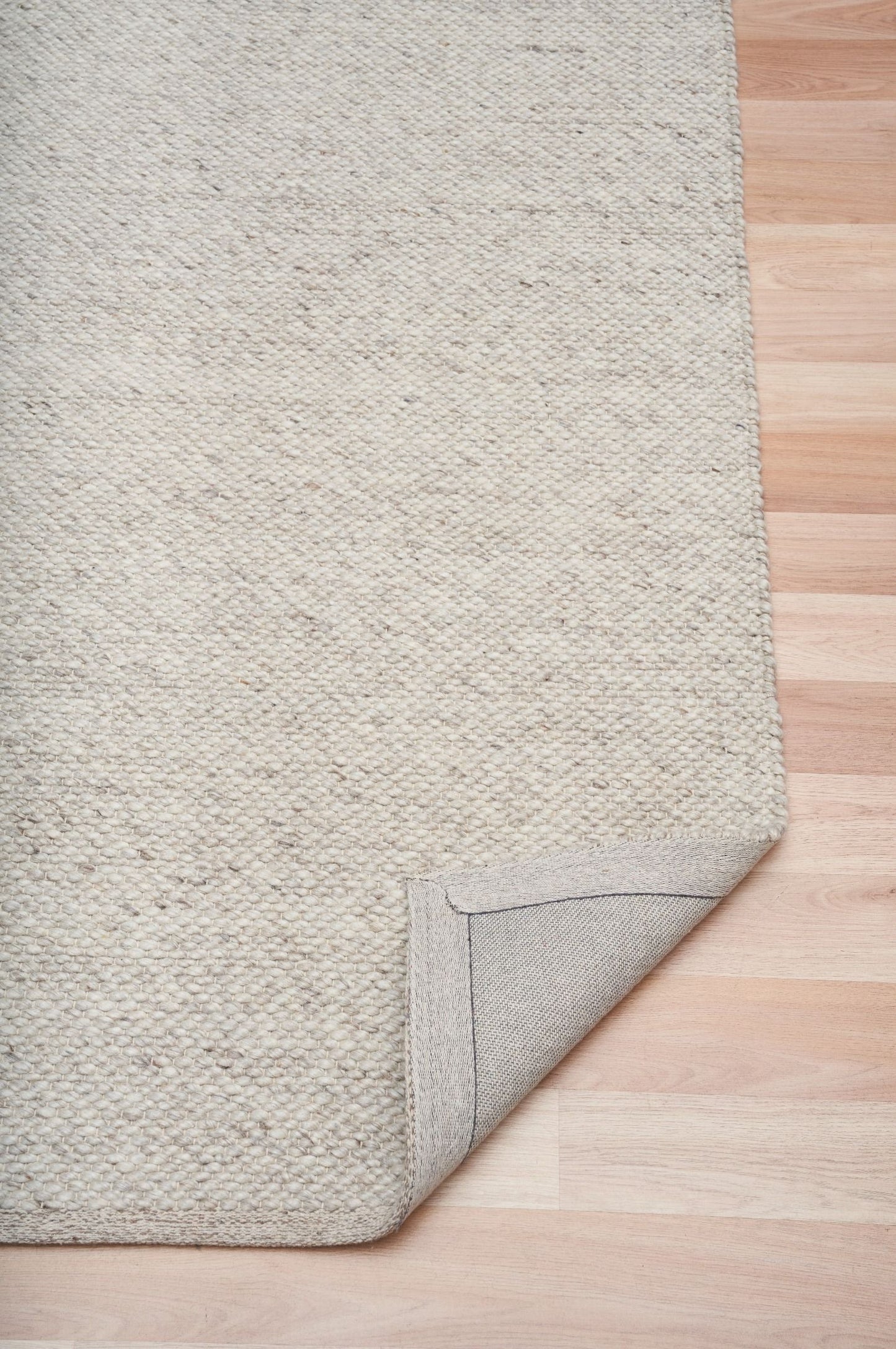 Park Lane Stone is a contemporary hand woven flatweave rug. Made from 80% New Zealand Wool and 20% polyester for a soft and slightly textured feel. Colour Stone Grey. Sizes 155 X 225, 200 X 290, 240 X 320 and 300 X 400. Fold.