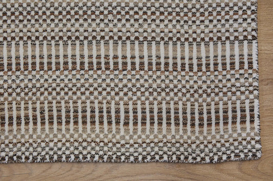 Tulip Brown is a contemporary rug crafted with a blend of wool and bamboo silk for a soft, medium-textured look. Its boasts a pile height of 10-12mm. Colour Cream, Brown and Beige. Sizses 160 X 230, 200 X 290 and 240 X 340. Corner.