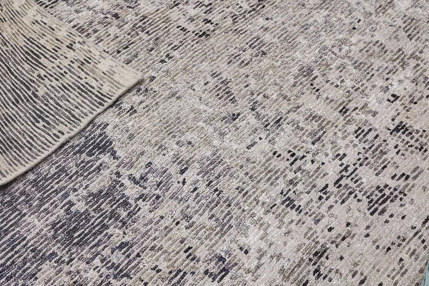 Zurich Grey is a luxurious contemporary/modern designed rug. Hand Knotted from a blend of wool and bamboo Silk. Colours Light Grey, Dark Grey, and Grey. Sizes 200 X 290, 250 X 300 and 270 X 360. Fold.