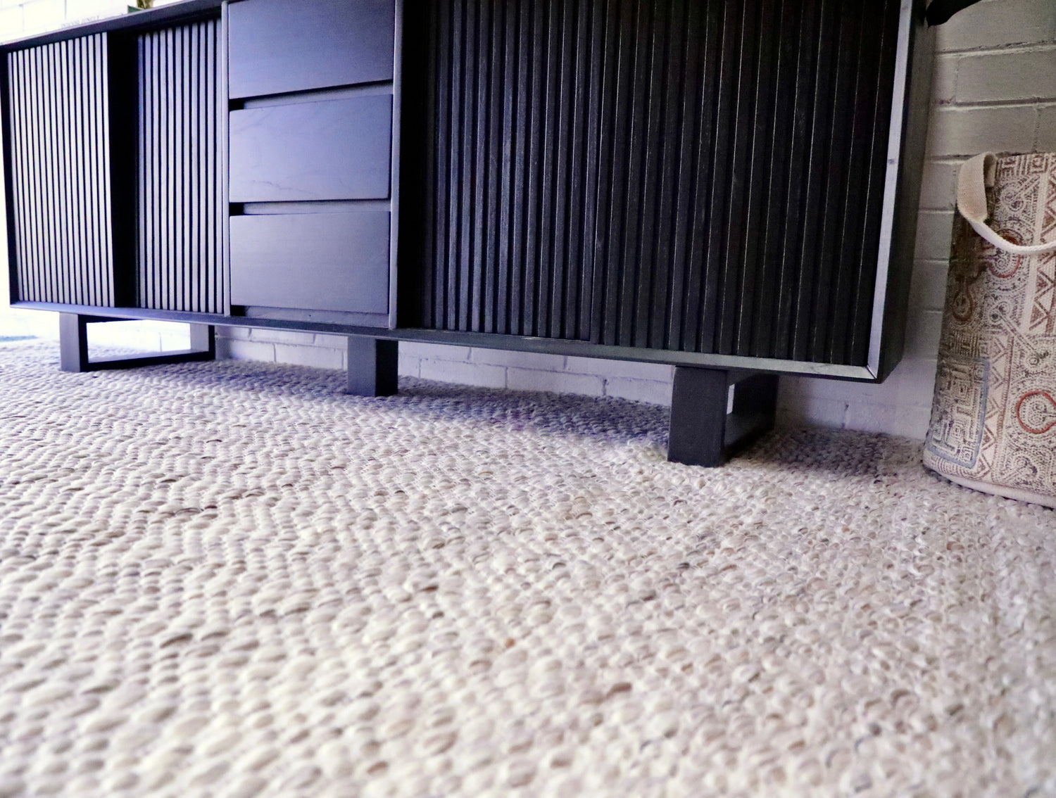 Oxford Collection, textured hand woven rugs with a Scandinavian design. Crafted from wool & polyester. Discover 3 colours in 4 sizes.