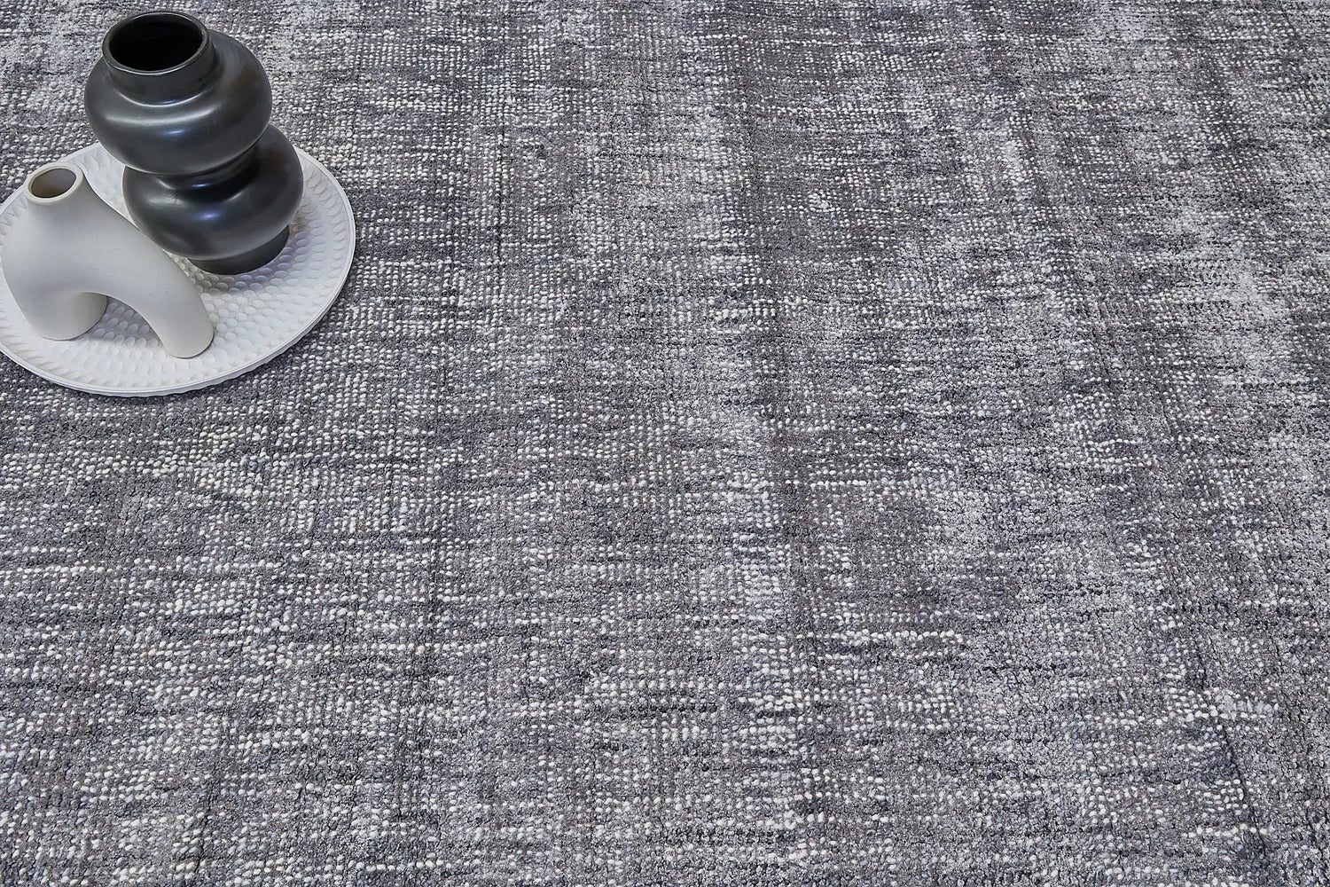 Toro Collection, hand woven flatweave rugs with a multi-fleck design. Wool and Viscose create a soft, cozy feel. Explore 5 colours in 3 sizes.