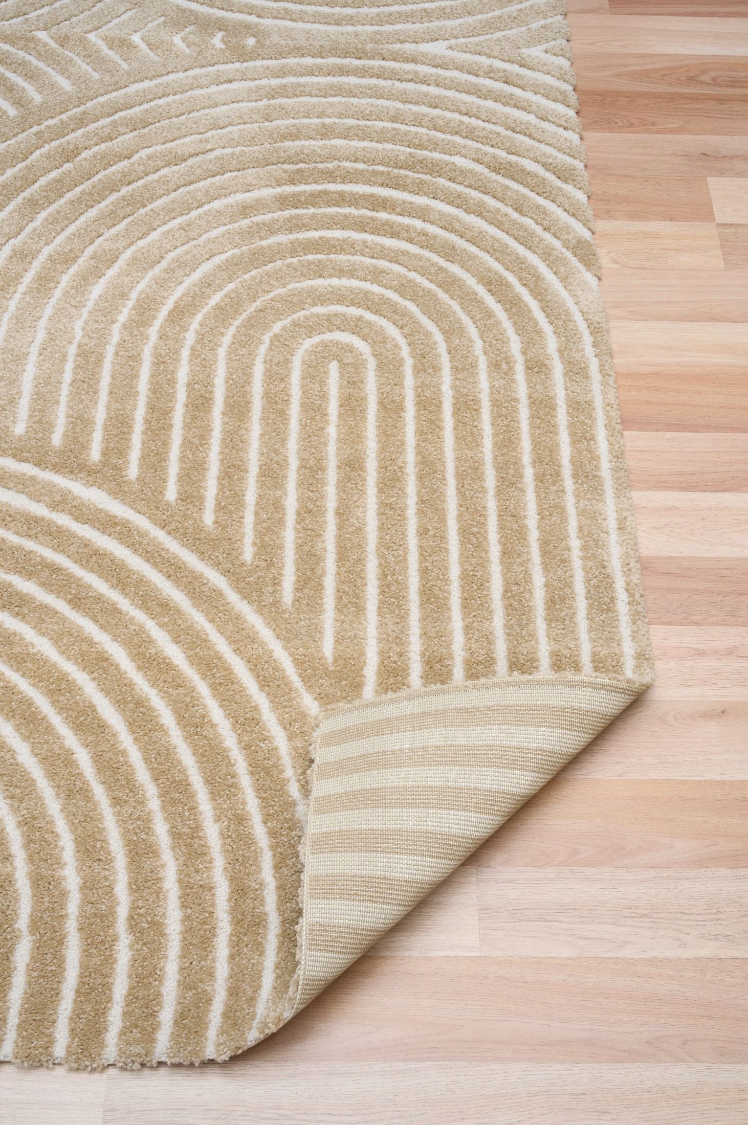 Arches - Beige, a modern rug design crafted with a unique blend of Heat Set Polypropylene and Polyester shrink yarn. Fold.