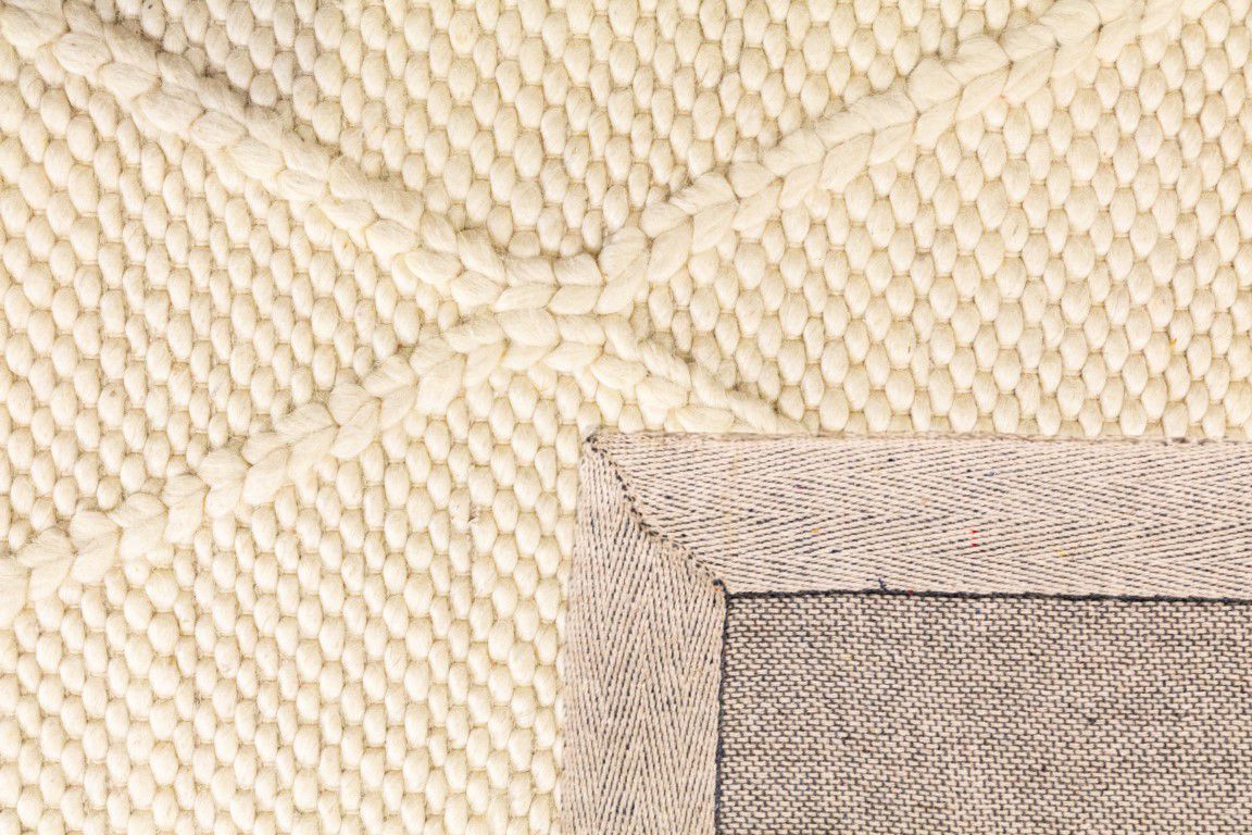 Colombo Cream is a textured hand woven rug. Made from 80% wool and 20% polyester, it features a braided diamond pattern for an extra textured feel.  Colour Cream.  Sizes 155 X 225, 200 X 290, 240 X 320 and 300 X 400. Fold.