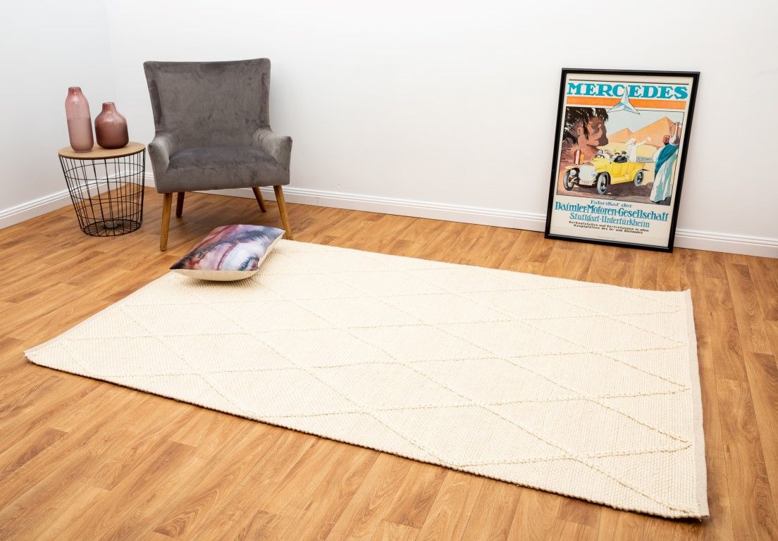 Colombo Cream is a textured hand woven rug. Made from 80% wool and 20% polyester, it features a braided diamond pattern for an extra textured feel.  Colour Cream.  Sizes 155 X 225, 200 X 290, 240 X 320 and 300 X 400. Life.