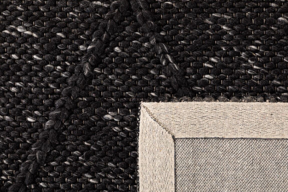 Colombo Graphite is a textured hand woven rug. Made from 80% wool and 20% polyester, it features a braided diamond pattern for an extra textured feel.  Colour Black.  Sizes 155 X 225, 200 X 290, 240 X 320 and 300 X 400. Fold.