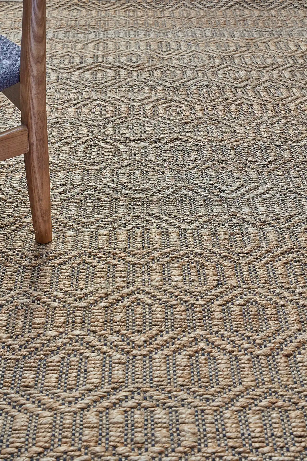 Daintree - Nevada is a rug made with panja hand woven natural coloured jute. Features a 7-9mm pile height and geometic design. Colour Natural with Black. Sizes 160 X 230, 200 X 290 and 240 X 340. Life.