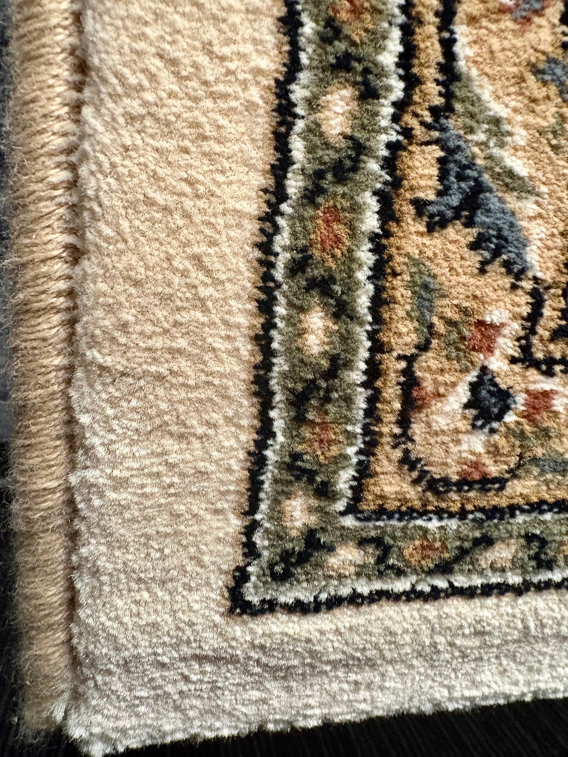 Davinci Bakhtiari Light Persian Rug. Machine made and specially crafted with heat-set polypropylene for long-lasting durability. Featuring a traditional Persian design. Colours, beige/multi. 3 sizes. Corner.