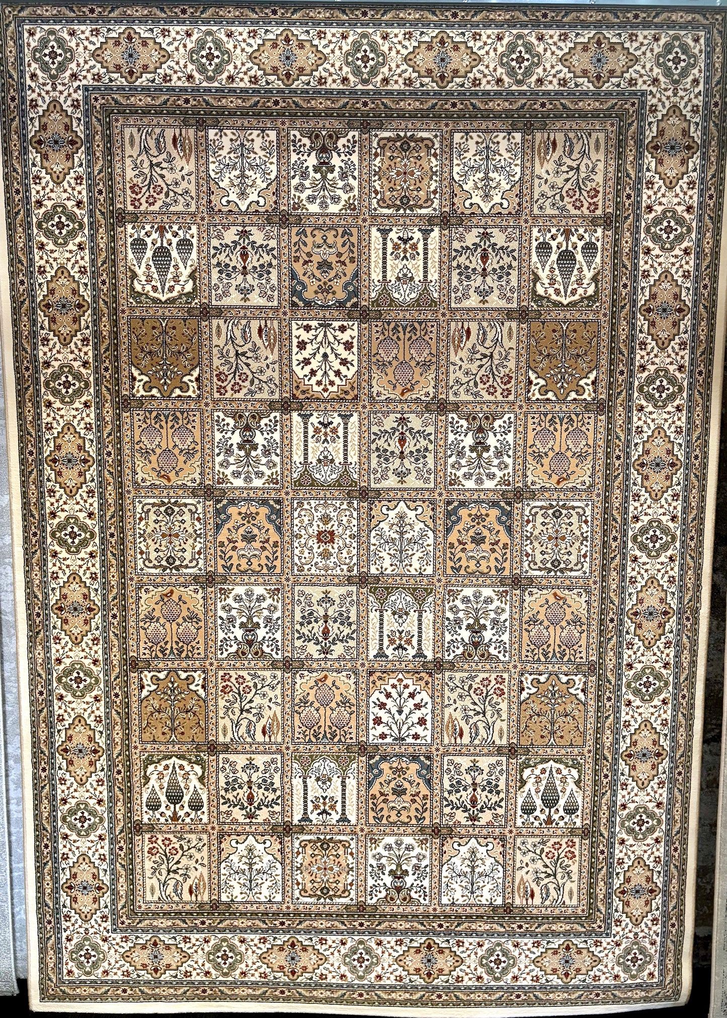 Davinci Bakhtiari Light Persian Rug. Machine made and specially crafted with heat-set polypropylene for long-lasting durability. Featuring a traditional Persian design. Colours, beige/multi. 3 sizes. Full.