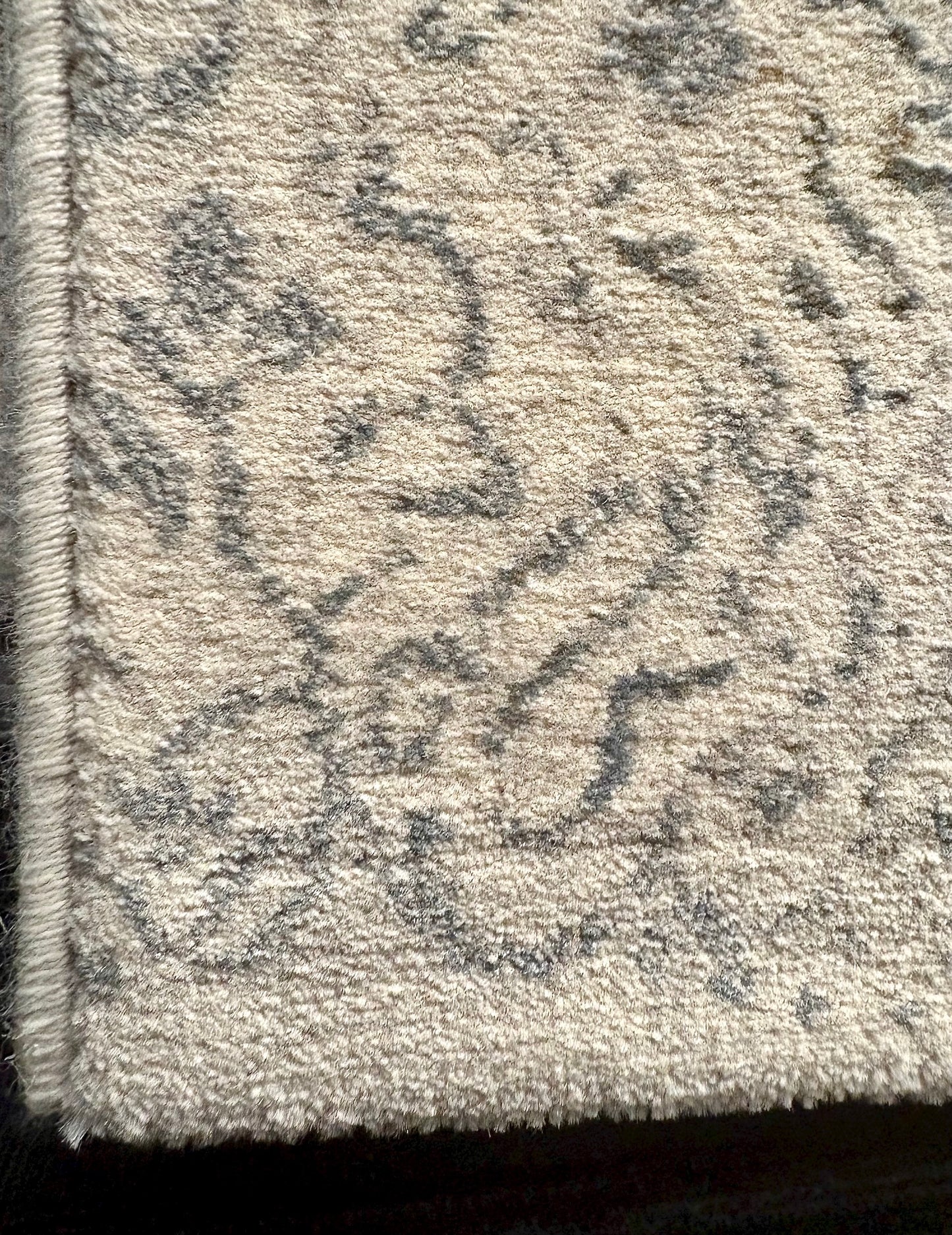 The Davinci Caucasian Silver Persian Rug. Featuring a traditional Persian design this machine made rug is constructed with heat-set polypropylene. Colours light beige with grey accents. 3 Sizes. Corner.