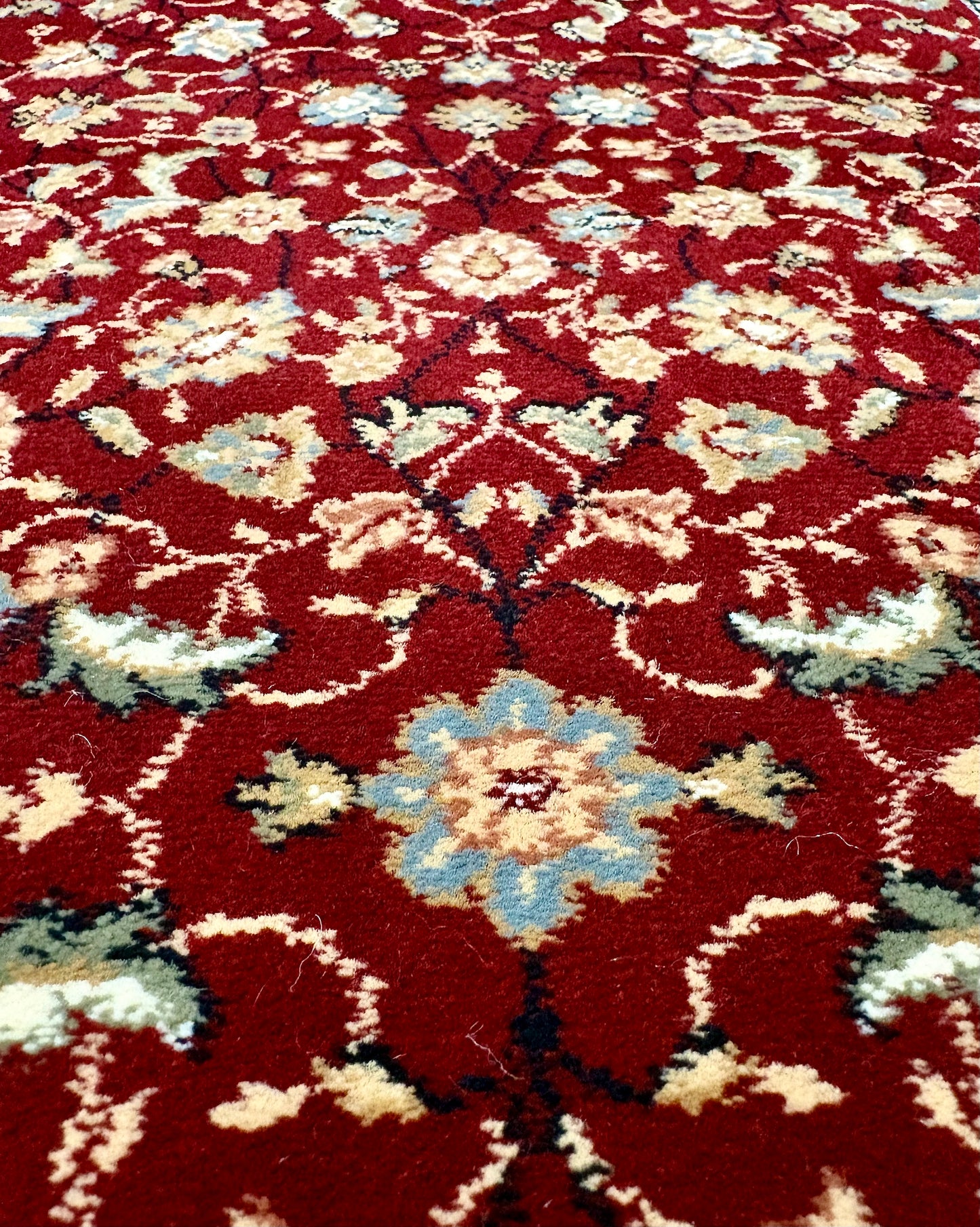 The Davinci Isfahan Red Persian Rug. Machine made and expertly crafted from durable heat-set polypropylene. Features a timeless traditional Persian design. Colours, reds, beiges, blues, greys. 4 sizes. Center.