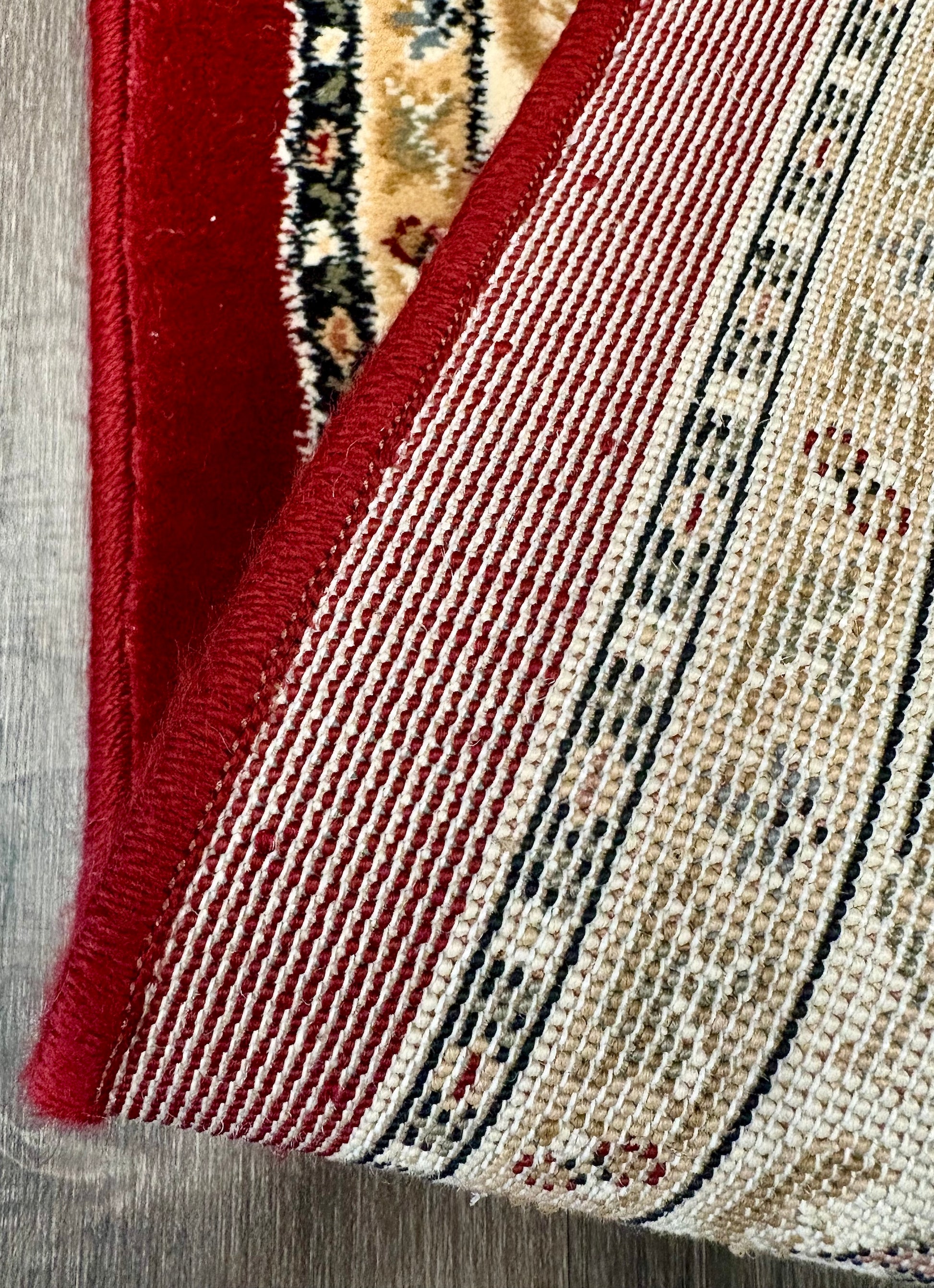 The Davinci Isfahan Red Persian Rug. Machine made and expertly crafted from durable heat-set polypropylene. Features a timeless traditional Persian design. Colours, reds, beiges, blues, greys. 4 sizes. Fold.