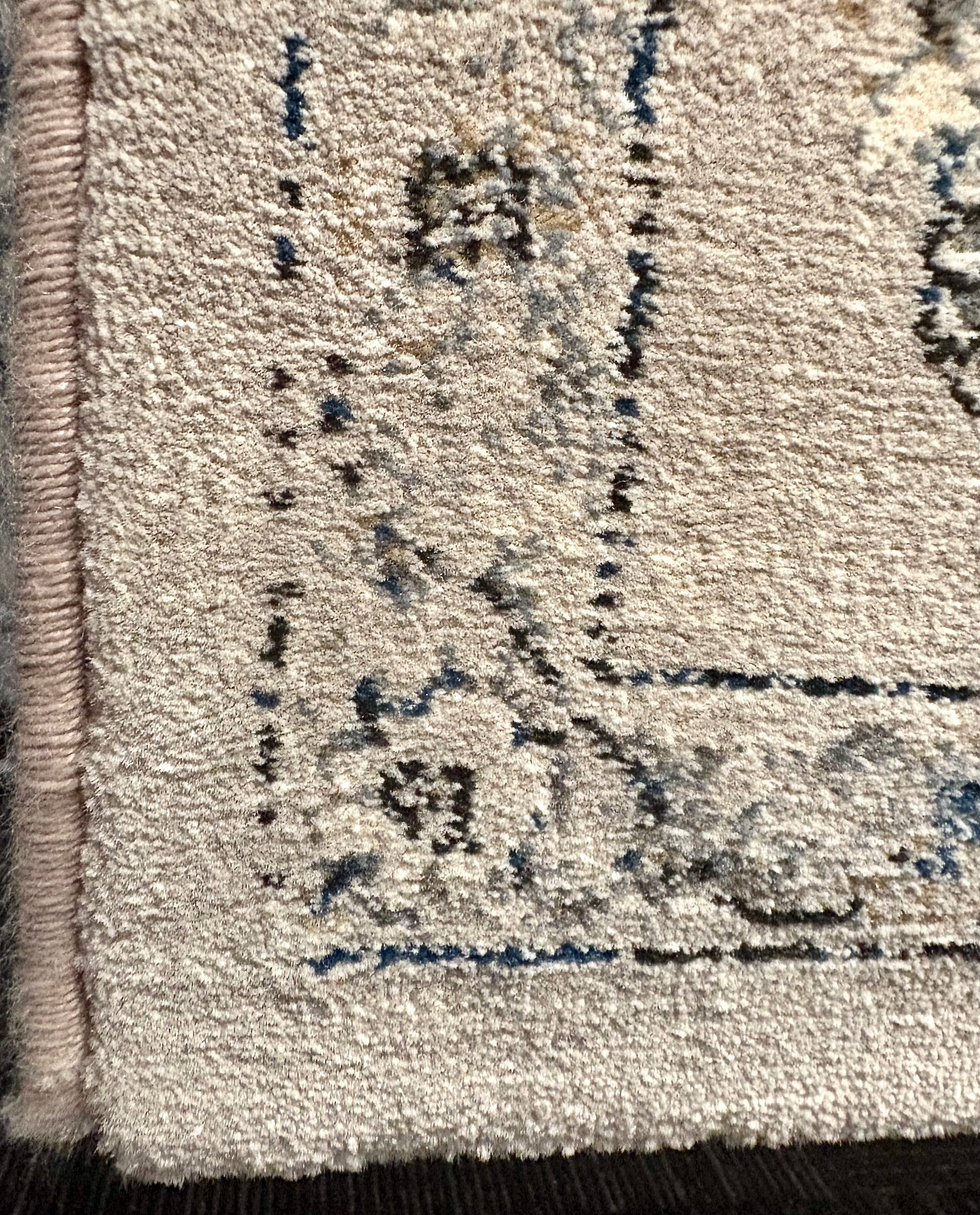 The Davinci Kashan Light Grey Persian Rug. Machine made and crafted from durable heat-set polypropylene. The classic Persian design will elevate your home decor. Colours, Greys. 4 Sizes. Corner.