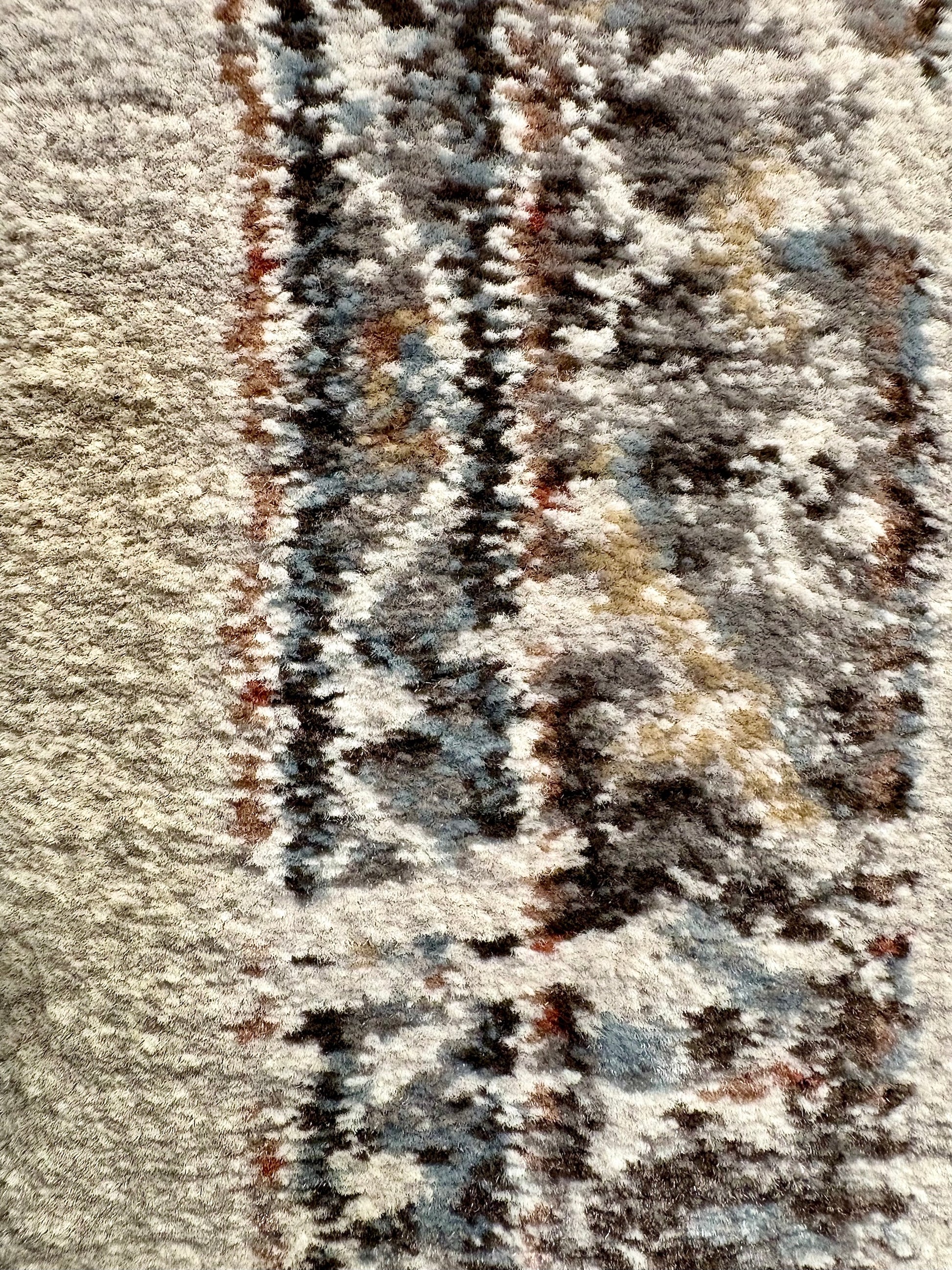 The Davinci Medallion Grey machine-made Persian rug offers traditional style and durability, expertly crafted with heat-set polypropylene for enduring comfort. Colours, Greys, light greys. 3 Sizes. Close side.