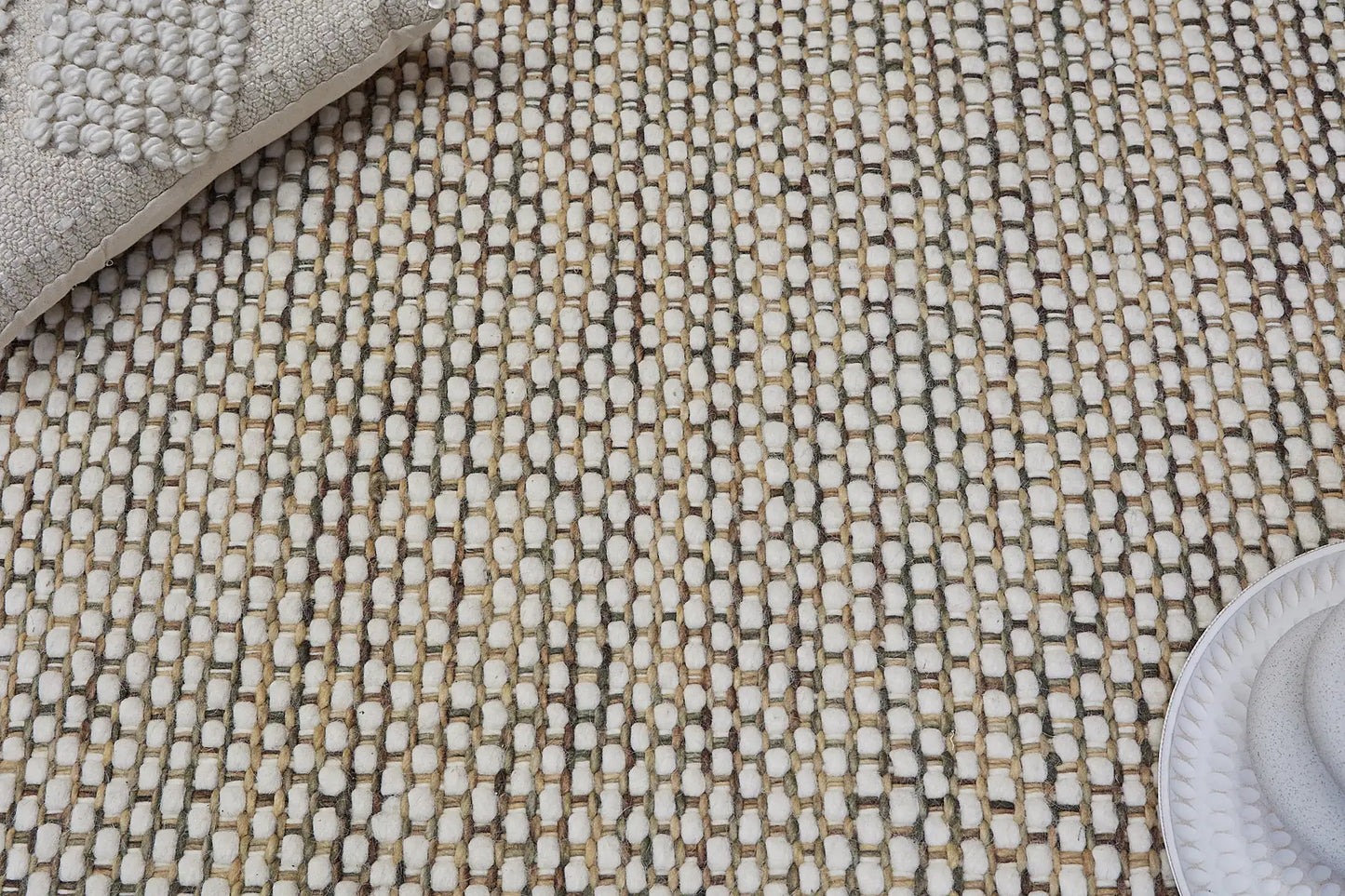 Fancy Foam is a hand braided wool rug with a sumptuous 12-14mm medium pile height. Colours White and greyish beige accents. Sizes 160 X 230, 200 X 290, 240 X 340 and 290 X 390. Life.