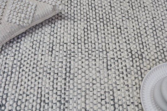 Fancy Grey is a hand braided wool rug with a sumptuous 12-14mm medium pile height. Colours White with greyish accents. Sizes 160 X 230, 200 X 290, 240 X 340 and 290 X 390. Life.