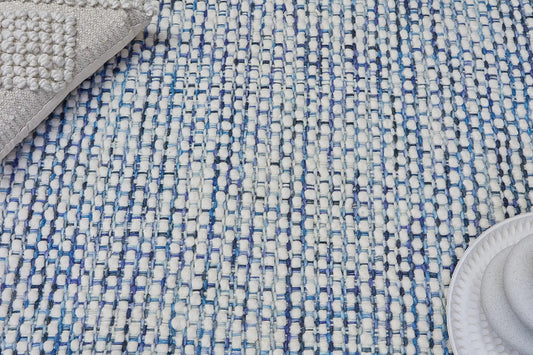 Fancy Mist is a hand braided wool rug with a sumptuous 12-14mm medium pile height. Colours White with blue accents. Sizes 160 X 230, 200 X 290, 240 X 340 and 290 X 390. Life.