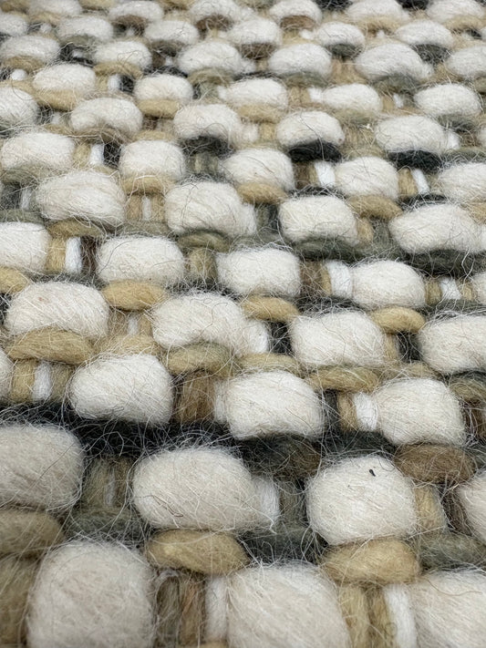 Fancy Foam is a hand braided wool rug with a sumptuous 12-14mm medium pile height. Colours White and greyish beige accents. Sizes 160 X 230, 200 X 290, 240 X 340. Close.
