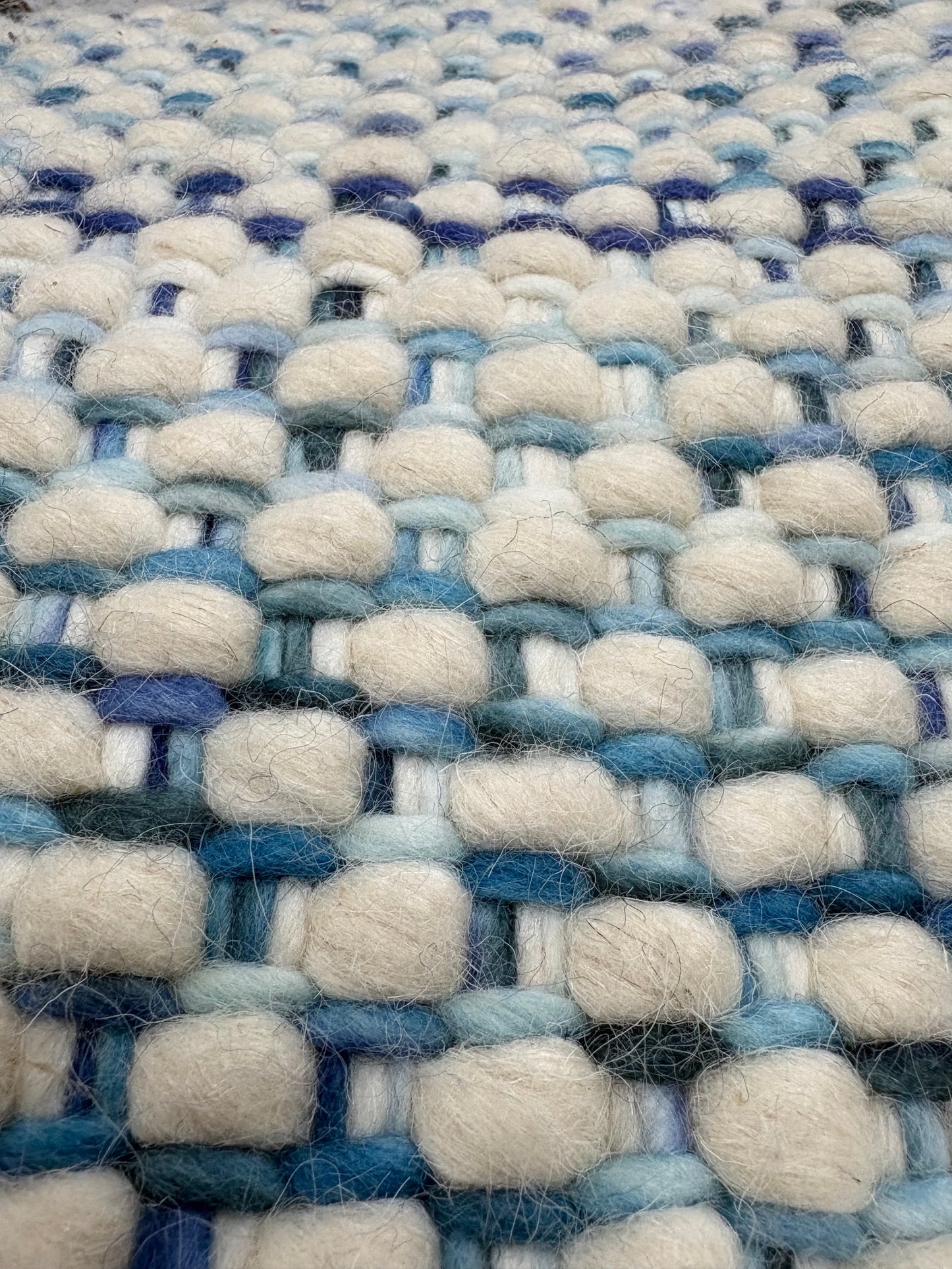 Fancy Mist is a hand braided wool rug with a sumptuous 12-14mm medium pile height. Colours White with blue accents. Sizes 160 X 230, 200 X 290, 240 X 340. Close.