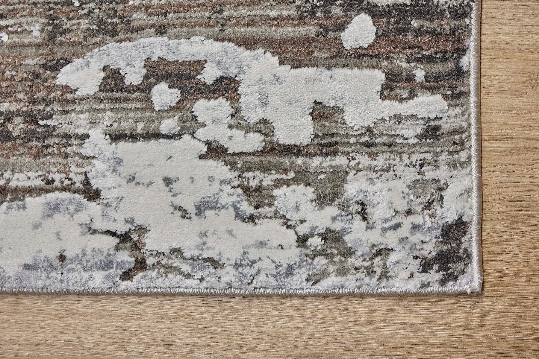 France Earth is a machine made rug. Its design boasts a modern/contemporary feel. Crafted from Polyester, with a low-profile 7-9mm pile height. Colours White, Grey, Light Grey and Beige tones. Sizes 160 X 230, 200 X 290, 240 X 340 and 300 X 400. Corner.
