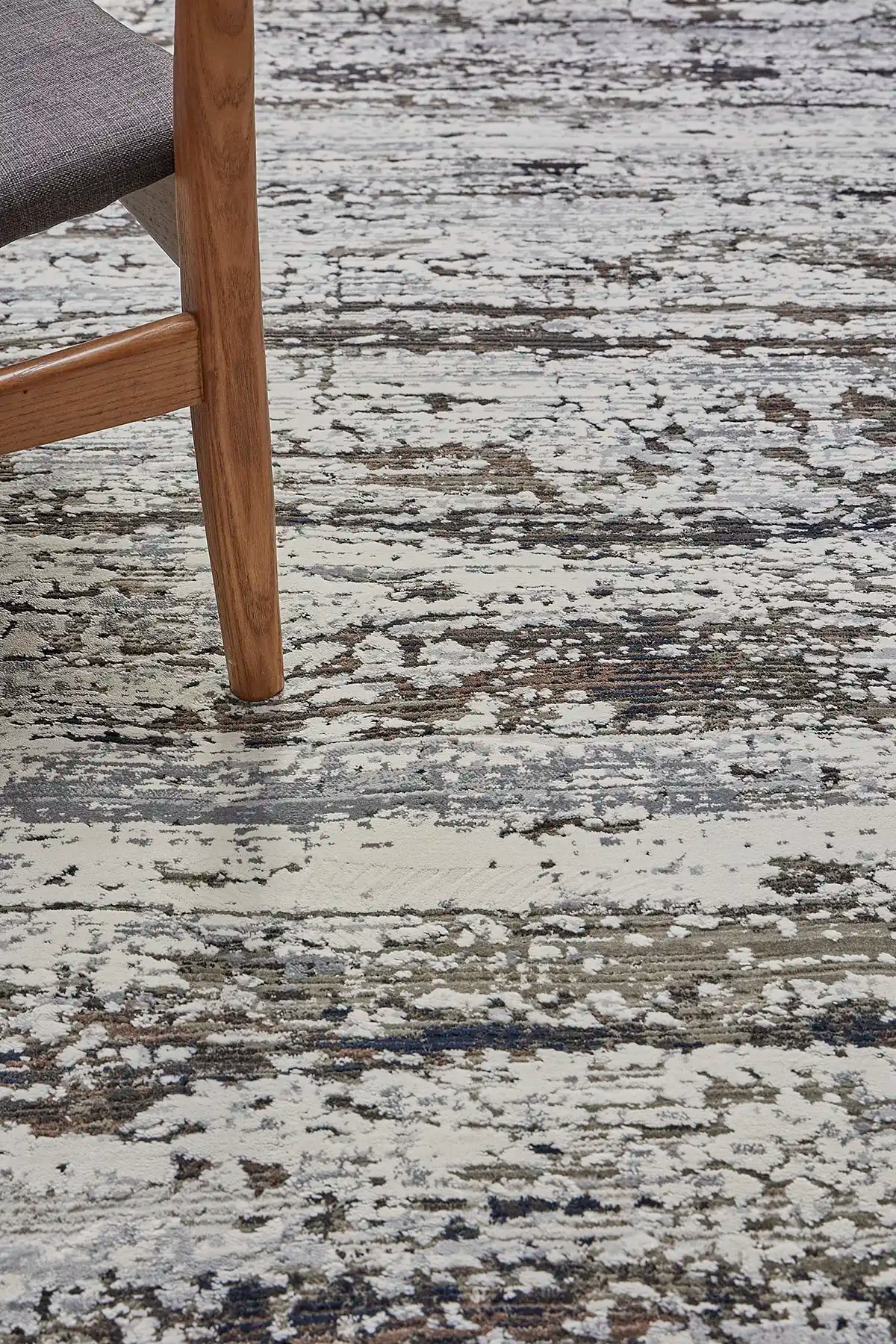 France Earth is a machine made rug. Its design boasts a modern/contemporary feel. Crafted from Polyester, with a low-profile 7-9mm pile height. Colours White, Grey, Light Grey and Beige tones. Sizes 160 X 230, 200 X 290, 240 X 340 and 300 X 400. Life.