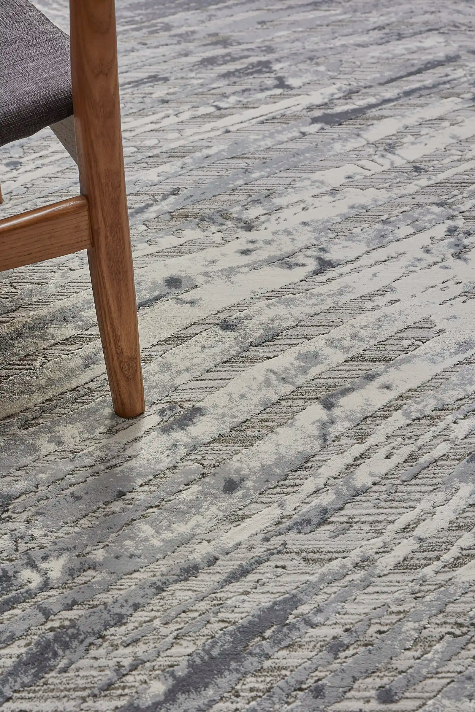 France Platinum is a machine made rug. Its design boasts a modern/contemporary feel. Crafted from Polyester, with a low-profile 7-9mm pile height. Colours, Light Grey, White and Grey tones. Sizes 160 X 230, 200 X 290, 240 X 340 and 300 X 400. Life.