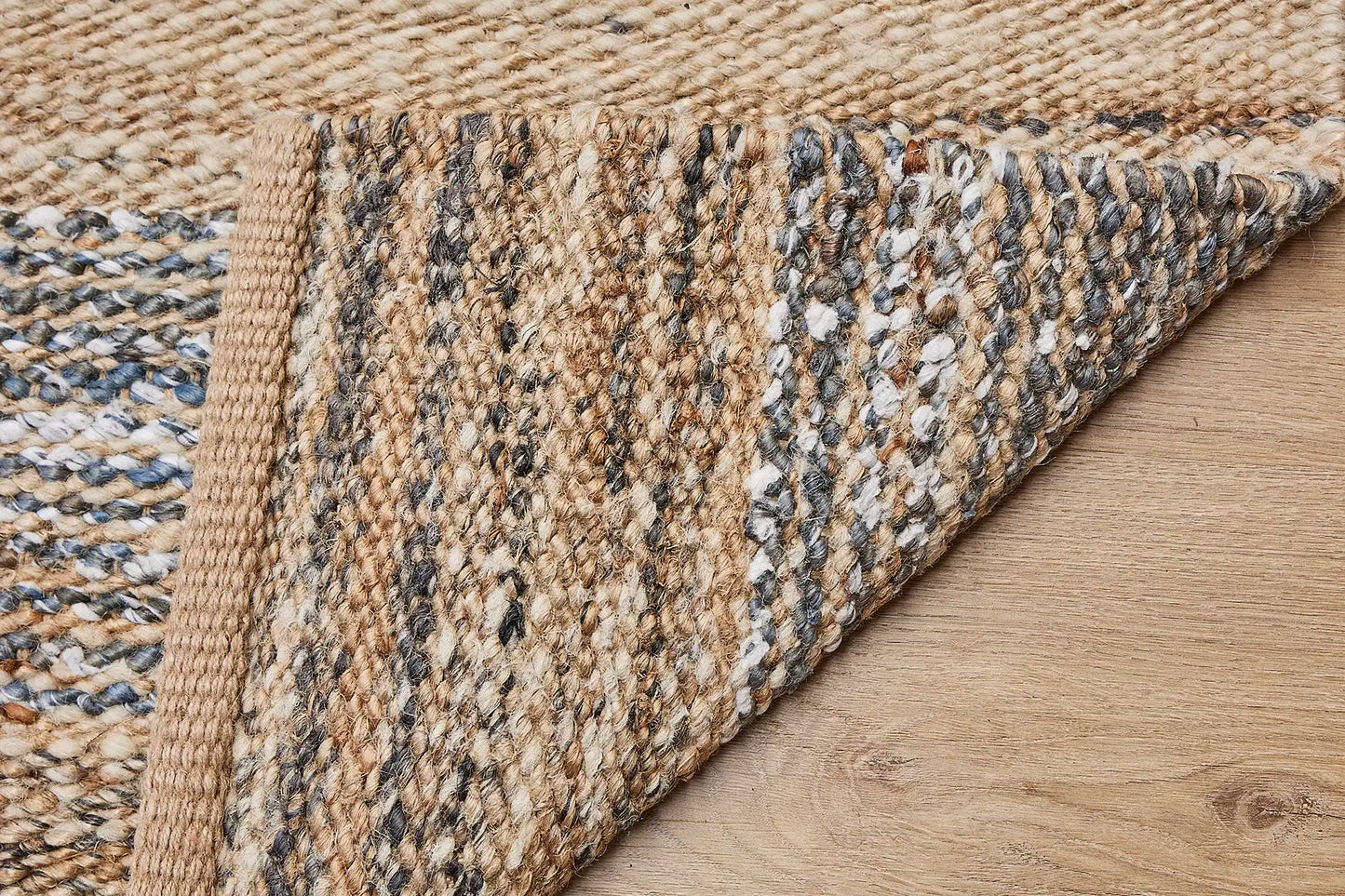 Goldfield Leo is a rug made with panja hand woven natural coloured jute. Features a 7-9mm pile height. Colour Natural with Grey and White accents. Sizes 160 x 230, 200 X 290 and 240 X 340. Fold.