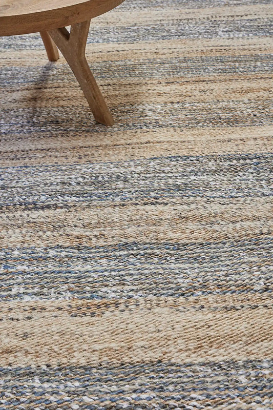 Goldfield Leo is a rug made with panja hand woven natural coloured jute. Features a 7-9mm pile height. Colour Natural with Grey and White accents. Sizes 160 x 230, 200 X 290 and 240 X 340. Life.