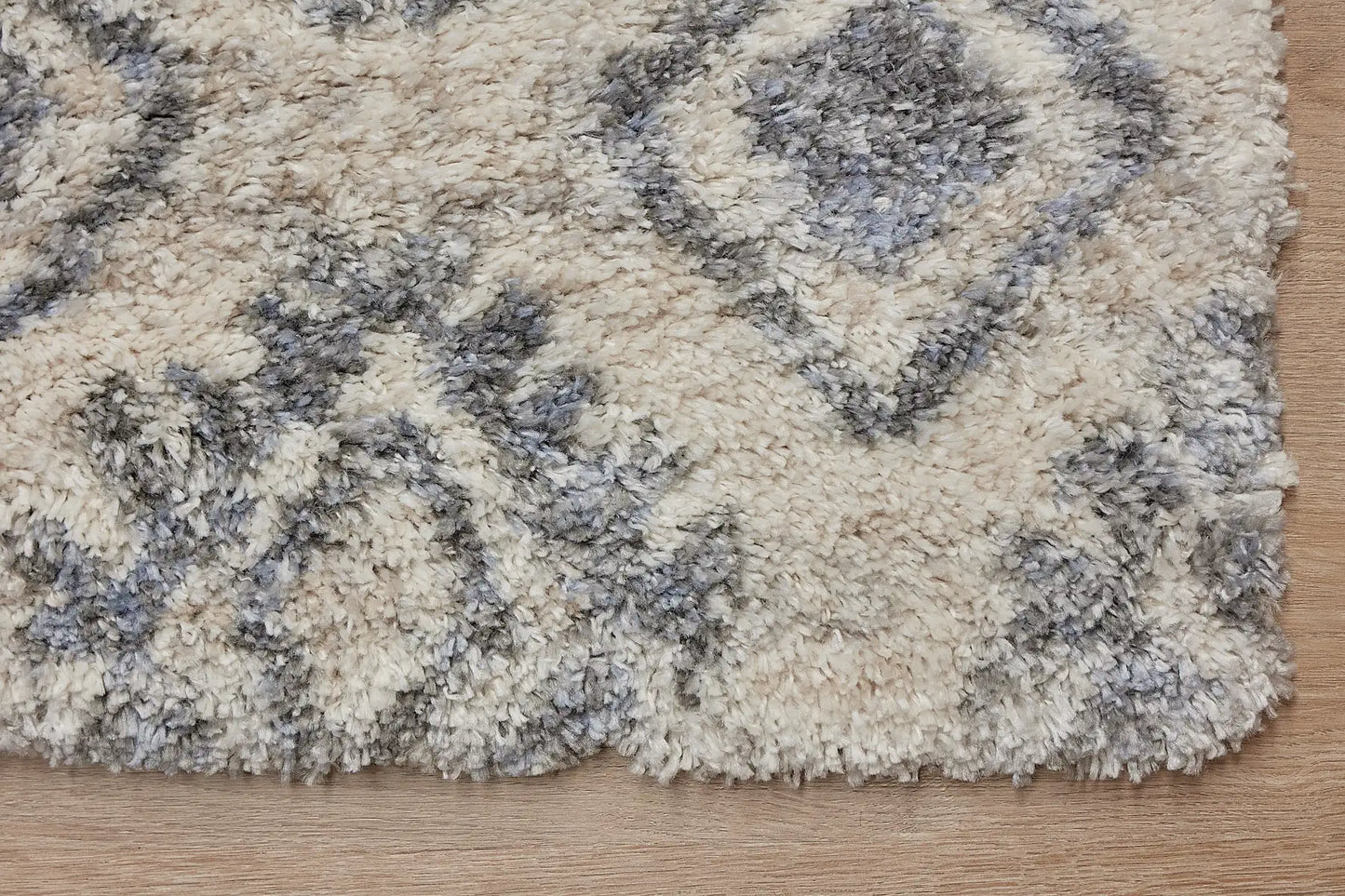 Konya Cream is a Moroccan/Boho inspiration rug.  Machine made of Polyester, this shaggy style rugs brings added soften textures.  Colours white and blue. Sizes 160 X 230, 200 X 290, 240 X 340 and 300 X 400. Corner.