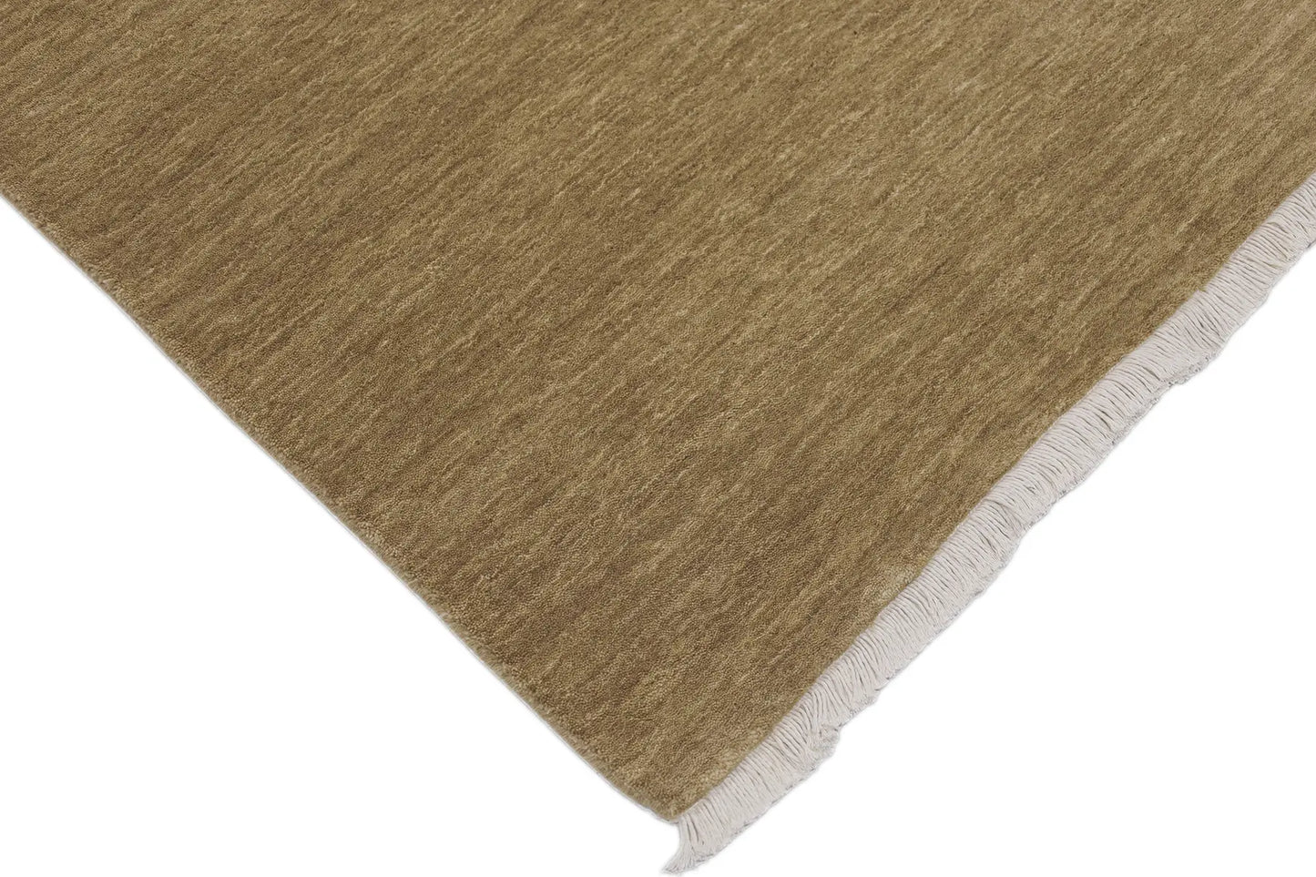 Lori Camel is a luxurious hand loomed floor rug made of 100% wool. The wool material creates a soft texture and a smooth pile height of 16-18mm. Colour beige, brown accents. Sizes 160 X 230, 200 X 290, 240 X 340 and 300 X 400. Corner.