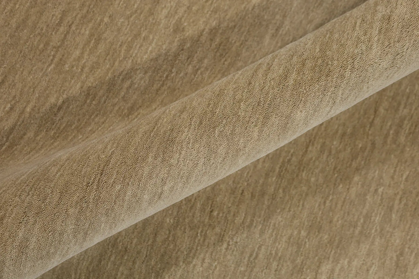 Lori Camel is a luxurious hand loomed floor rug made of 100% wool. The wool material creates a soft texture and a smooth pile height of 16-18mm. Colour beige, brown accents. Sizes 160 X 230, 200 X 290, 240 X 340 and 300 X 400.  Roll.