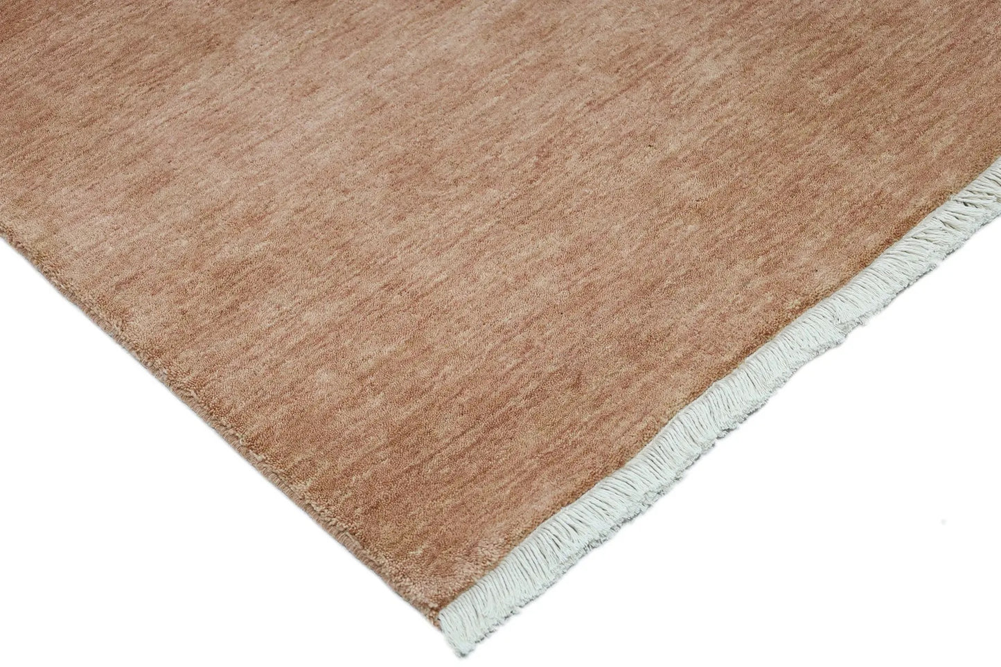 Lori Pearl is a luxurious hand loomed floor rug made of 100% wool. The wool material creates a soft texture and a smooth pile height of 16-18mm. Rich pearl with cream tassels. Sizes 160 X 230, 200 X 290, 240 X 340 and 300 X 400. Corner.
