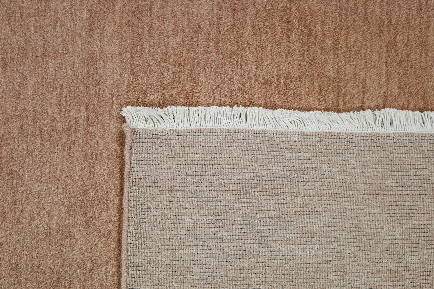 Lori Pearl is a luxurious hand loomed floor rug made of 100% wool. The wool material creates a soft texture and a smooth pile height of 16-18mm. Rich pearl with cream tassels. Sizes 160 X 230, 200 X 290, 240 X 340 and 300 X 400. Fold.