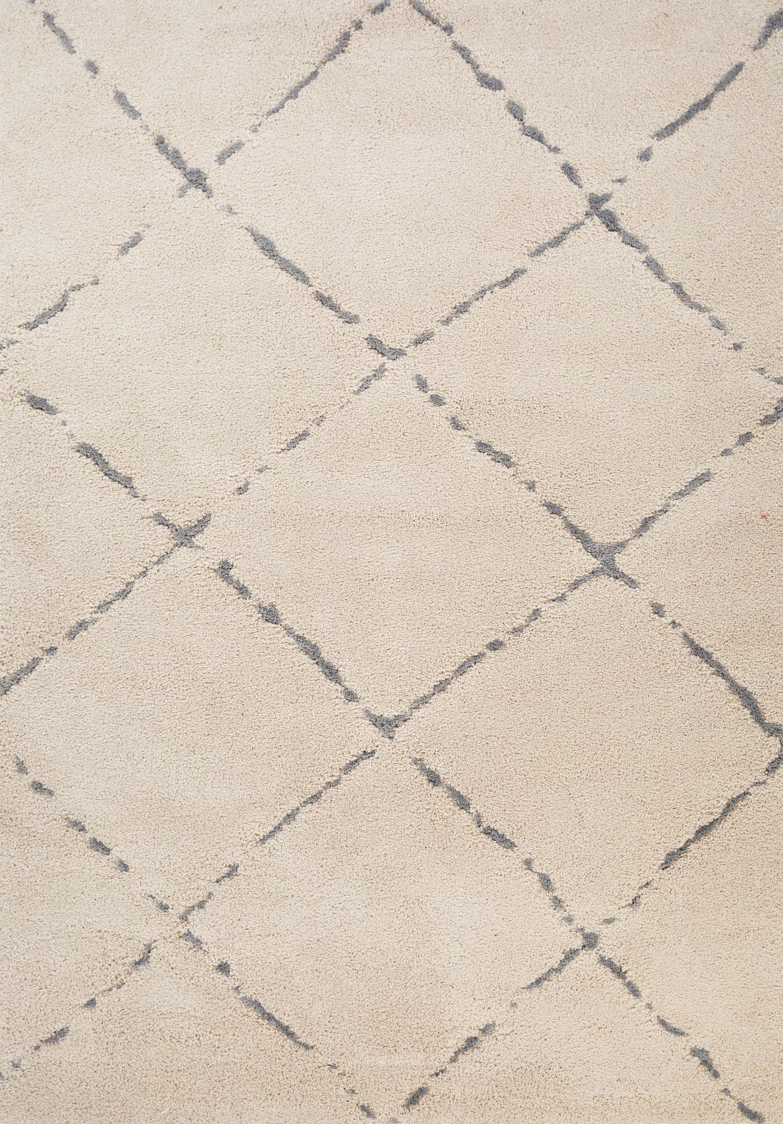 Luana Ivory Grey 4155 is a machine made polypropylene rug.  It features a shaggy pile with a moroccan boho inspired design. Colours Ivory with grey diamond pattern. Sizes 160 X 230, 200 X 290, 240 X 320 and 300 X 390. Full.