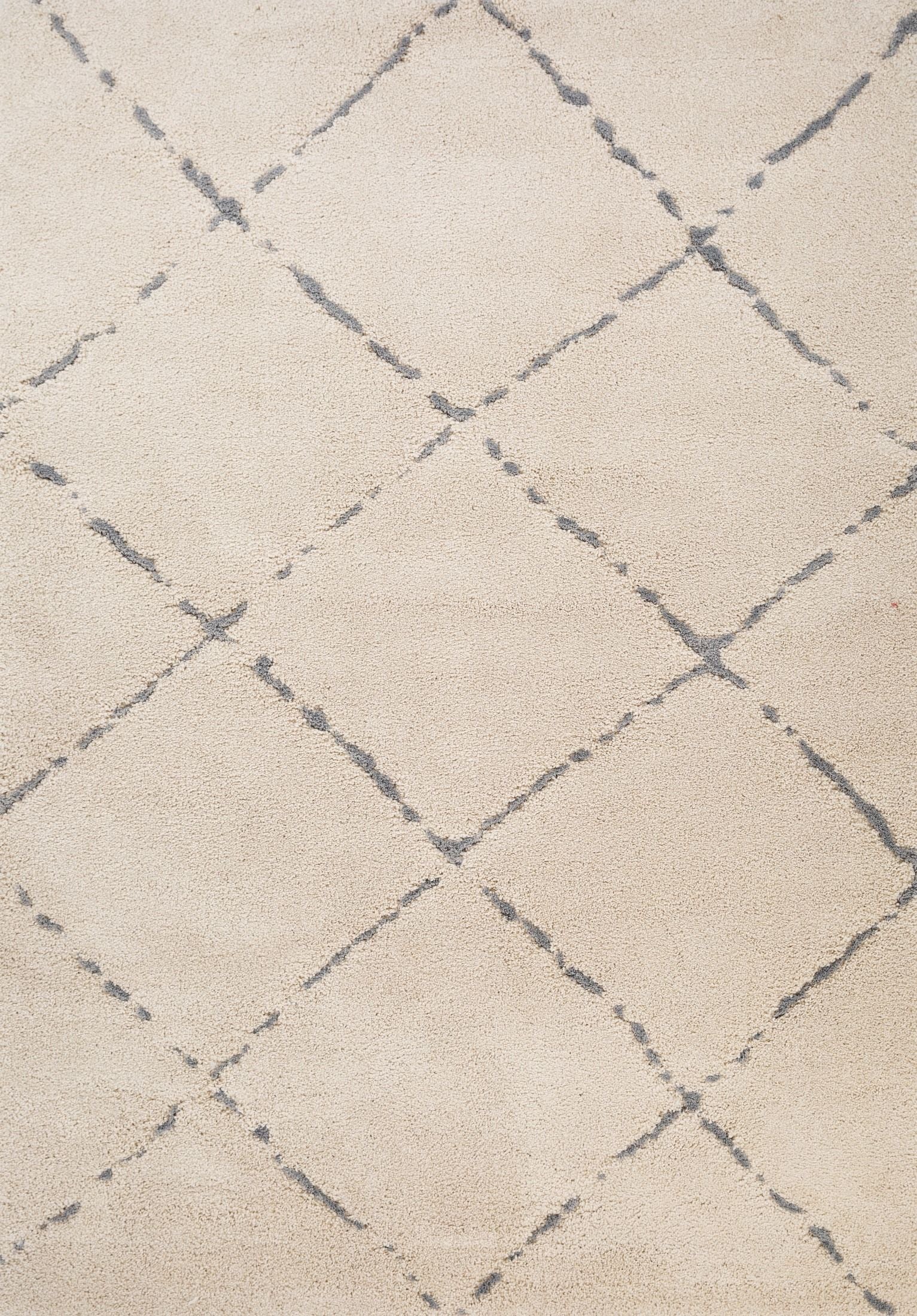 Luana Diamond Ivory Grey is a machine made polypropylene rug.  It features a shaggy pile with a moroccan boho inspired design. Colours Ivory with grey diamond pattern. Sizes 160 X 230, 200 X 290, 240 X 320 and 300 X 390. Top.