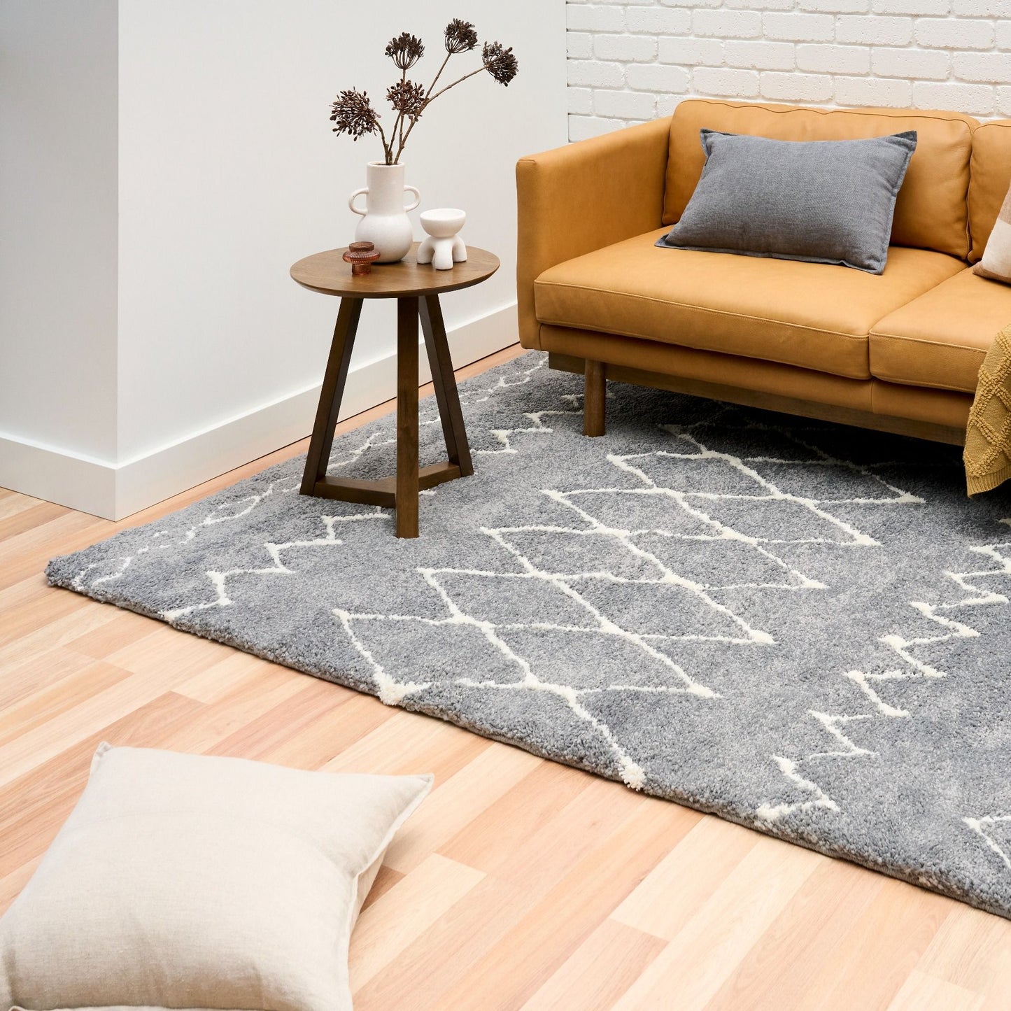 Luana Grey Ivory 1215 is a machine made polypropylene rug.  It features a shaggy pile with a moroccan boho inspired design. Colours Grey with Ivory White patterns. Sizes 160 X 230, 200 X 290, 240 X 320 and 300 X 390. Styled.