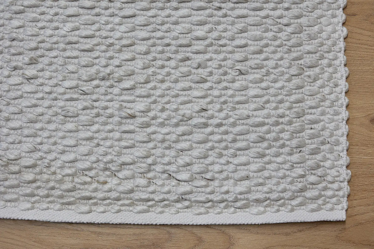 Oxford Ice is a hand-braided rug with a contemporary design. Crafted with wool and polyester for a textured feel, the rug has a pile height of 7-9mm. Colour White with slight brownish accents. Sizes 160 X 230, 200 X 290, 240 X 340 and 300 X 400. Corner.