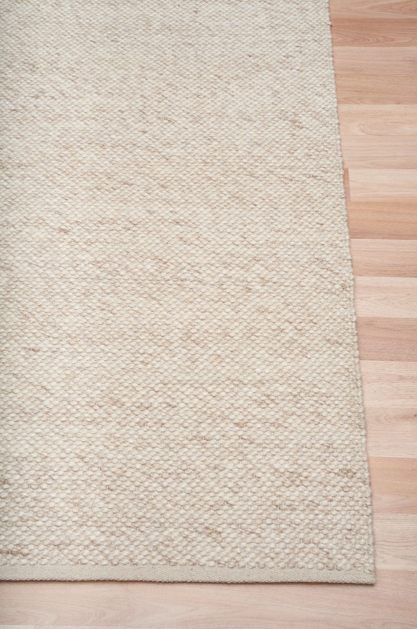 Park Lane Beige is a contemporary hand woven flatweave rug. Made from 80%  New Zealand Wool and 20% polyester for a soft and slightly textured feel. Colour Beige.  Sizes 155 X 225, 200 X 290, 240 X 320 and 300 X 400. Corner.