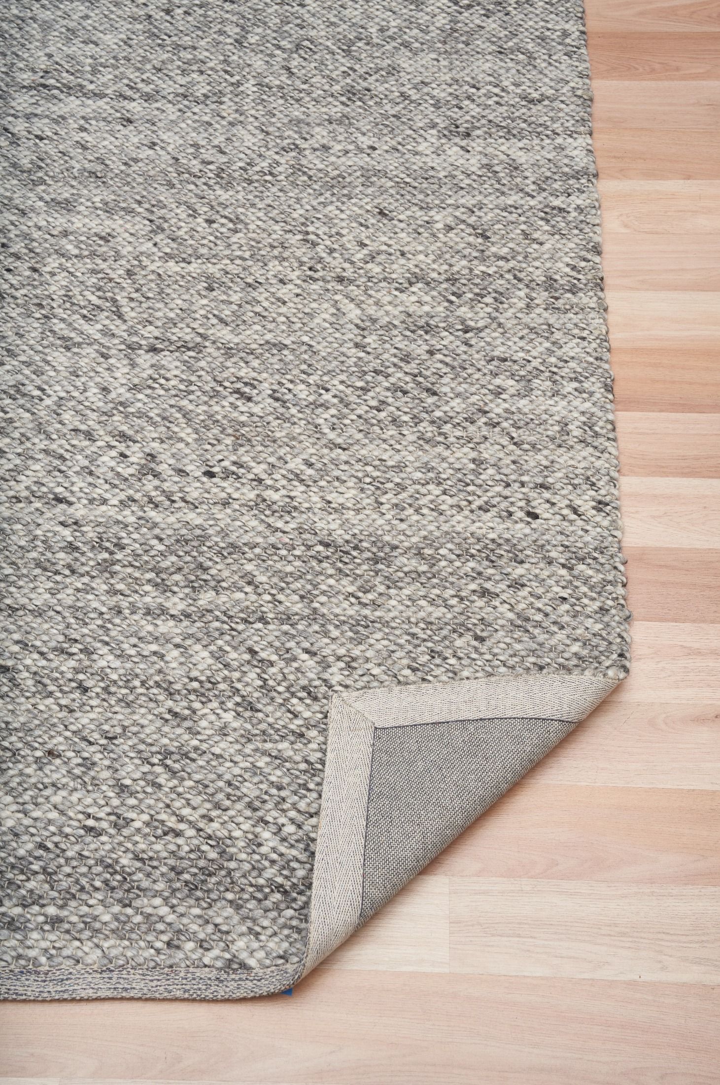 Park Lane Dark Grey is a contemporary hand woven flatweave rug. Made from 80%  New Zealand Wool and 20% polyester for a soft and slightly textured feel. Colour Dark Grey. Sizes 155 X 225, 200 X 290, 240 X 320 and 300 X 400. Fold.