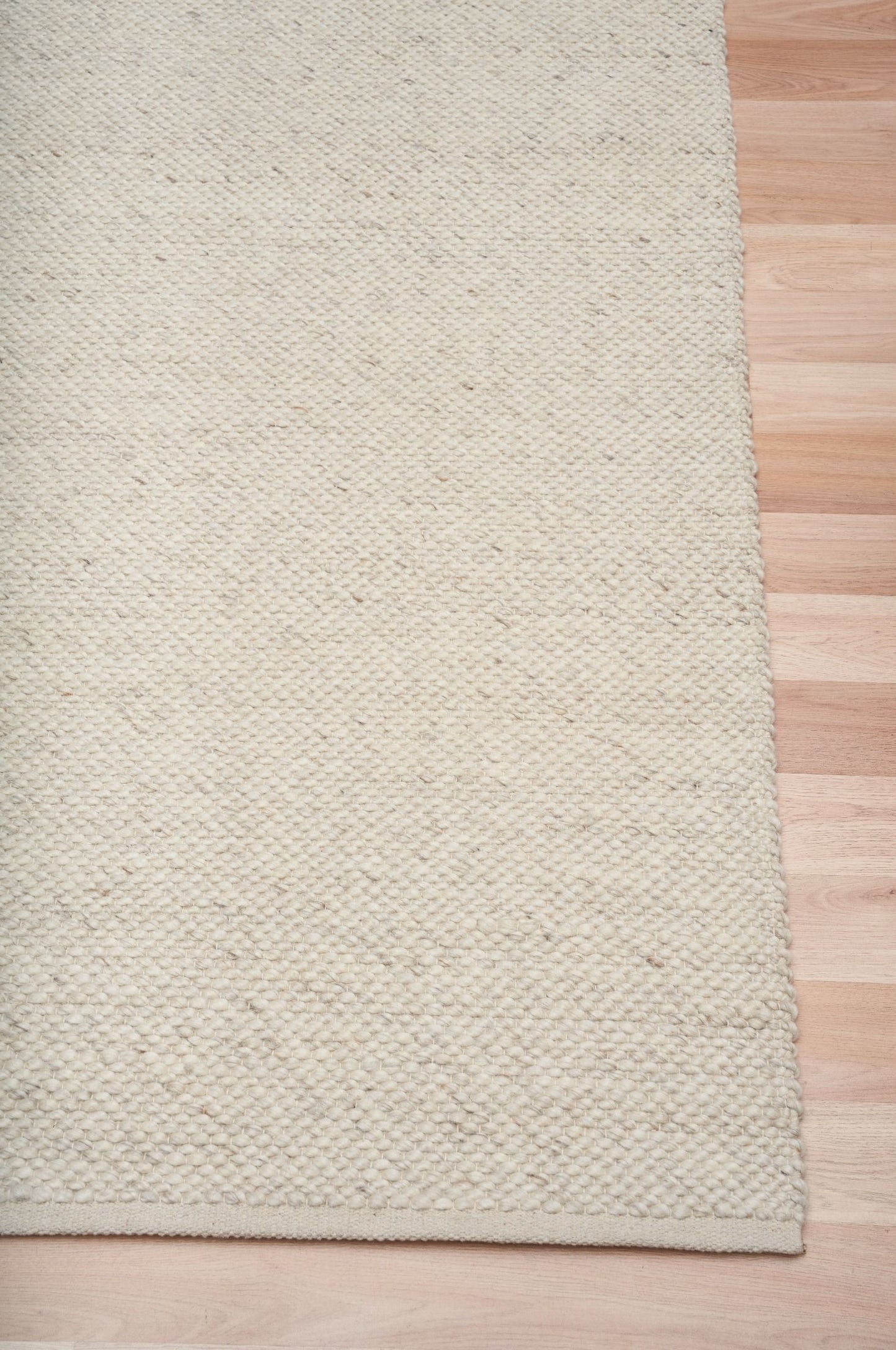 Park Lane Pearl is a contemporary hand woven flatweave rug. Made from 80%  New Zealand Wool and 20% polyester for a soft and slightly textured feel. Colour Pearl. Sizes 155 X 225, 200 X 290, 240 X 320 and 300 X 400. Corner.