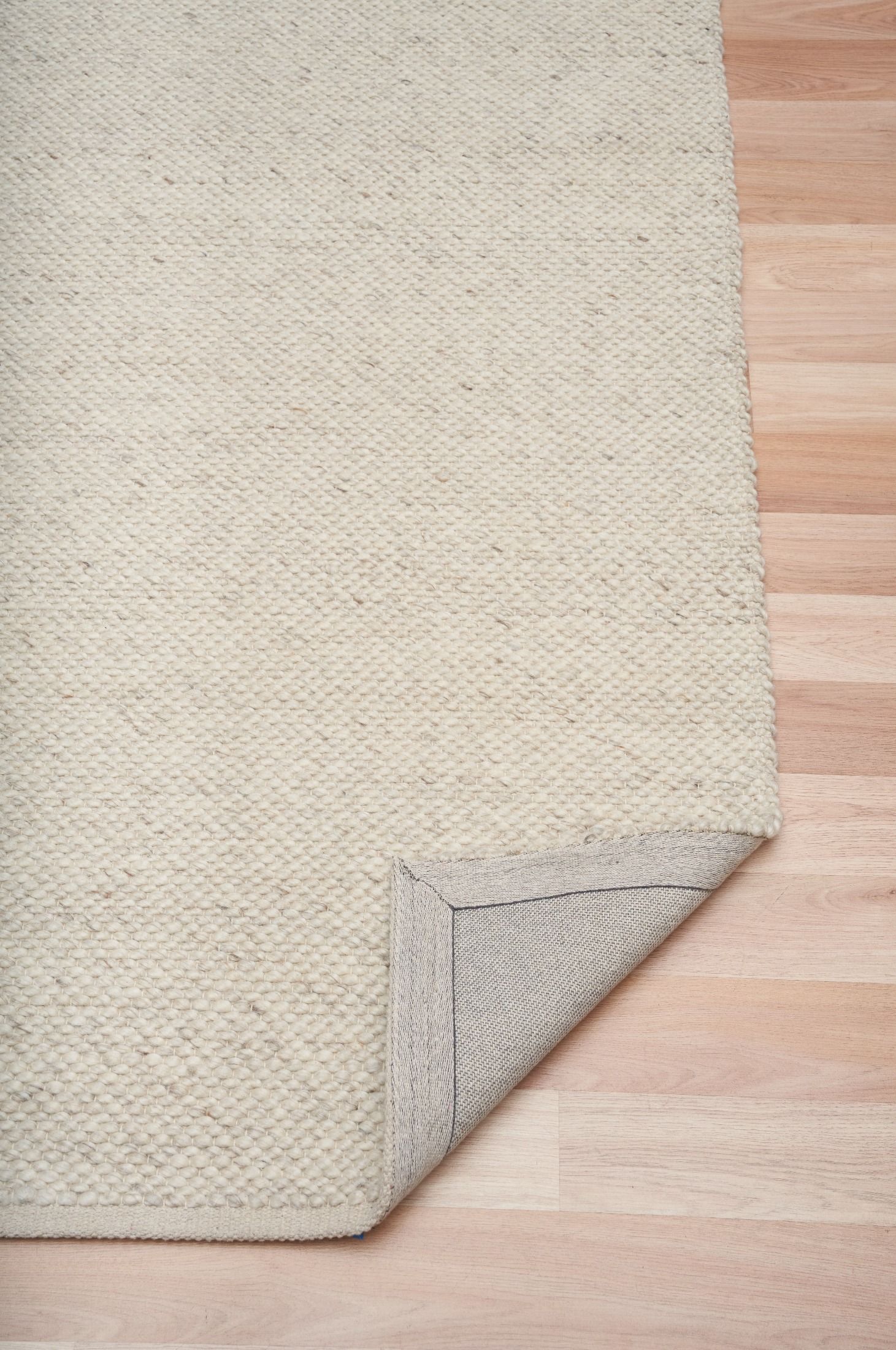 Park Lane Pearl is a contemporary hand woven flatweave rug. Made from 80%  New Zealand Wool and 20% polyester for a soft and slightly textured feel. Colour Pearl. Sizes 155 X 225, 200 X 290, 240 X 320 and 300 X 400. Fold.
