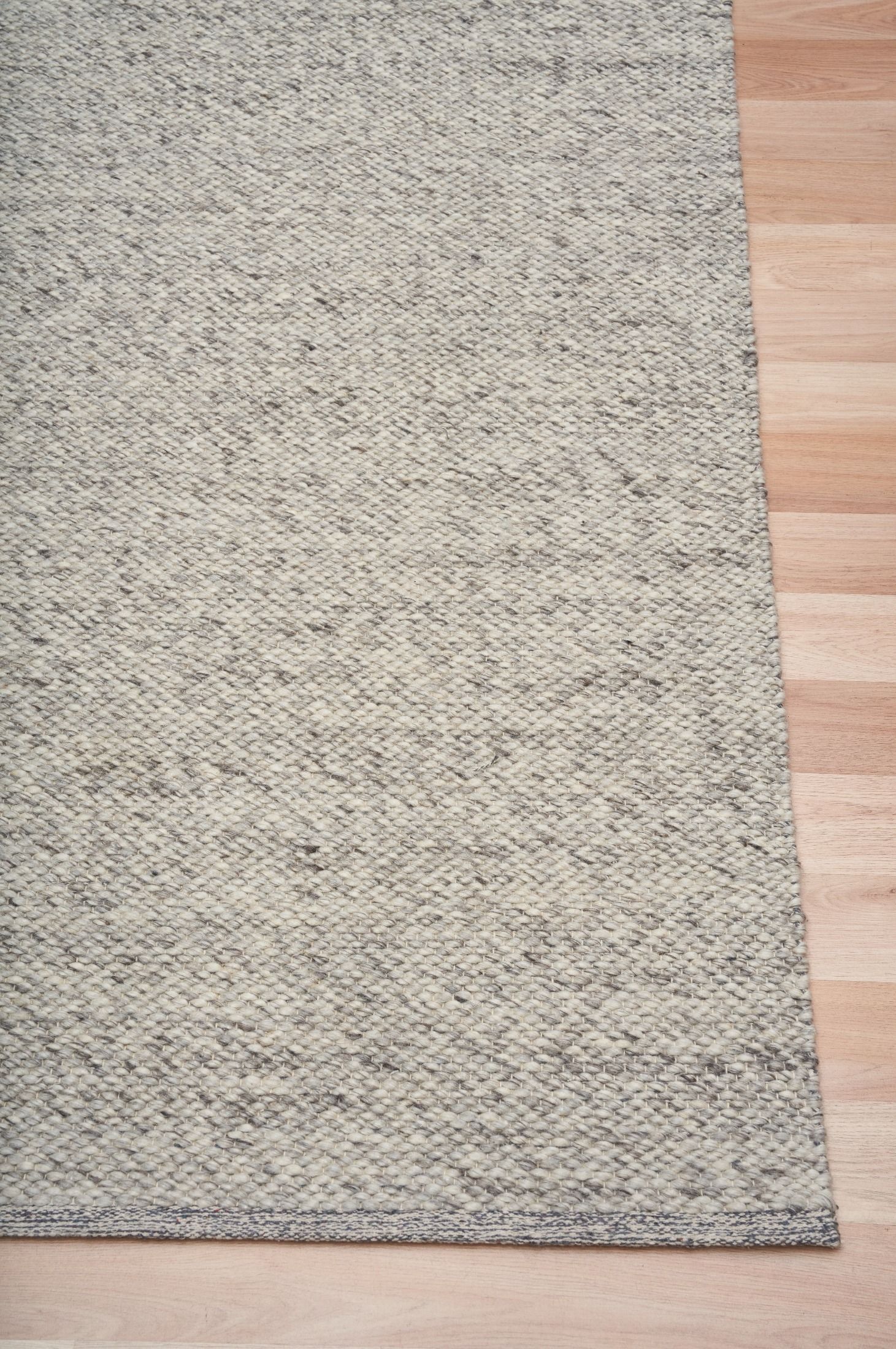 Park Lane Smoke is a contemporary hand woven flatweave rug. Made from 80%  New Zealand Wool and 20% polyester for a soft and slightly textured feel. Colour Smokey Grey. Sizes 155 X 225, 200 X 290, 240 X 320 and 300 X 400. Corner.