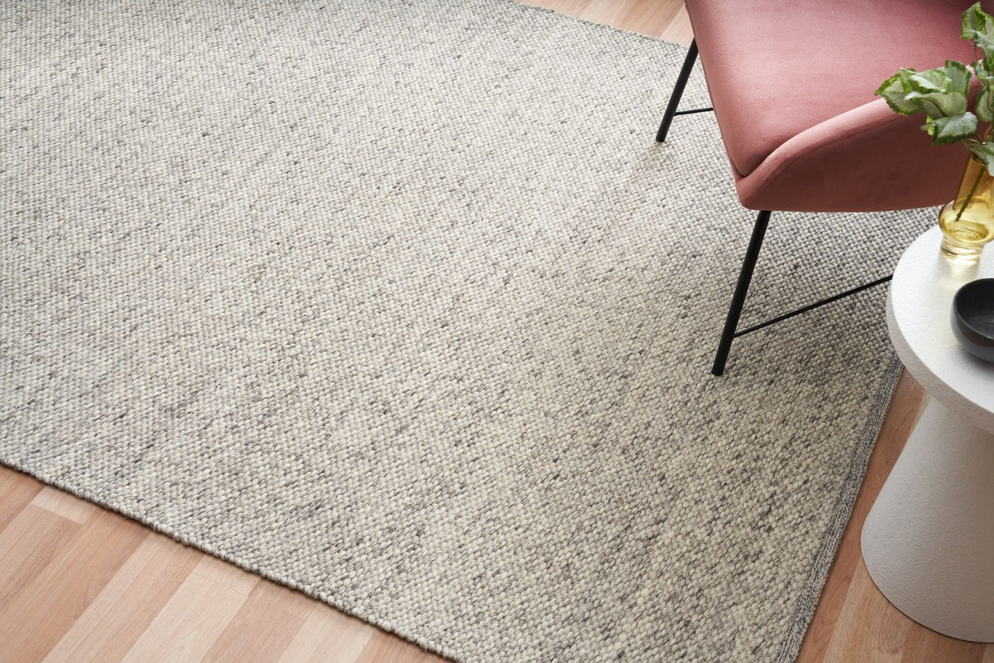 Park Lane Smoke is a contemporary hand woven flatweave rug. Made from 80%  New Zealand Wool and 20% polyester for a soft and slightly textured feel. Colour Smokey Grey. Sizes 155 X 225, 200 X 290, 240 X 320 and 300 X 400. Life.