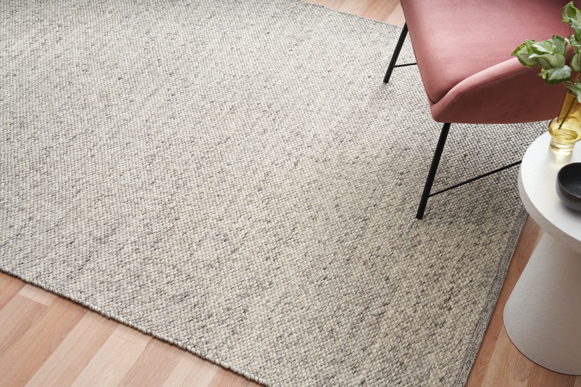 Park Lane Smoke is a contemporary hand woven flatweave rug. Made from 80%  New Zealand Wool and 20% polyester for a soft and slightly textured feel. Colour Smokey Grey. Sizes 155 X 225, 200 X 290, 240 X 320 and 300 X 400. Life.