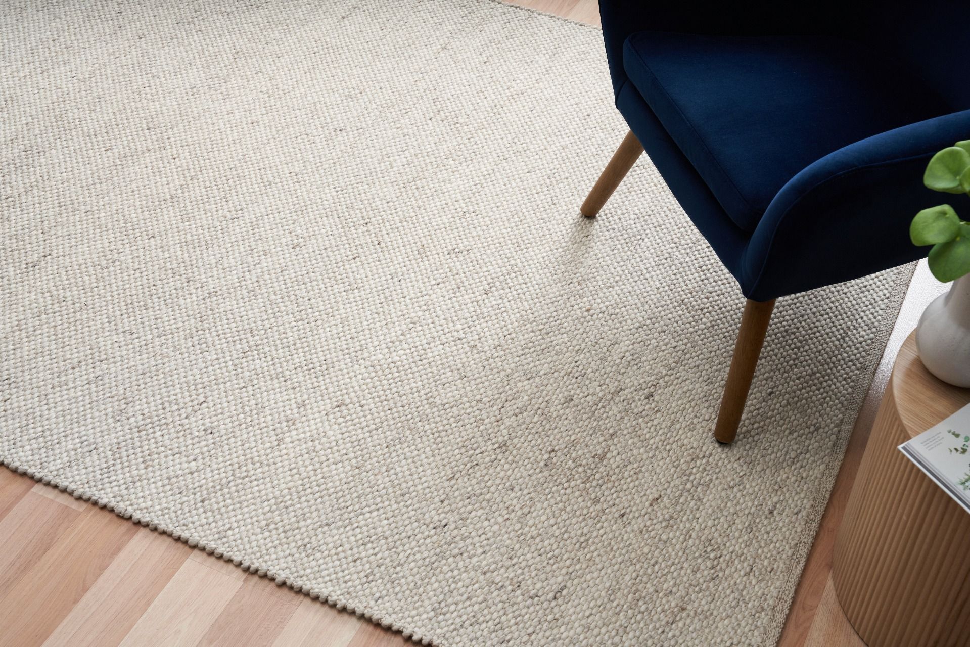 Park Lane Stone is a contemporary hand woven flatweave rug. Made from 80%  New Zealand Wool and 20% polyester for a soft and slightly textured feel. Colour Stone Grey. Sizes 155 X 225, 200 X 290, 240 X 320 and 300 X 400. Life